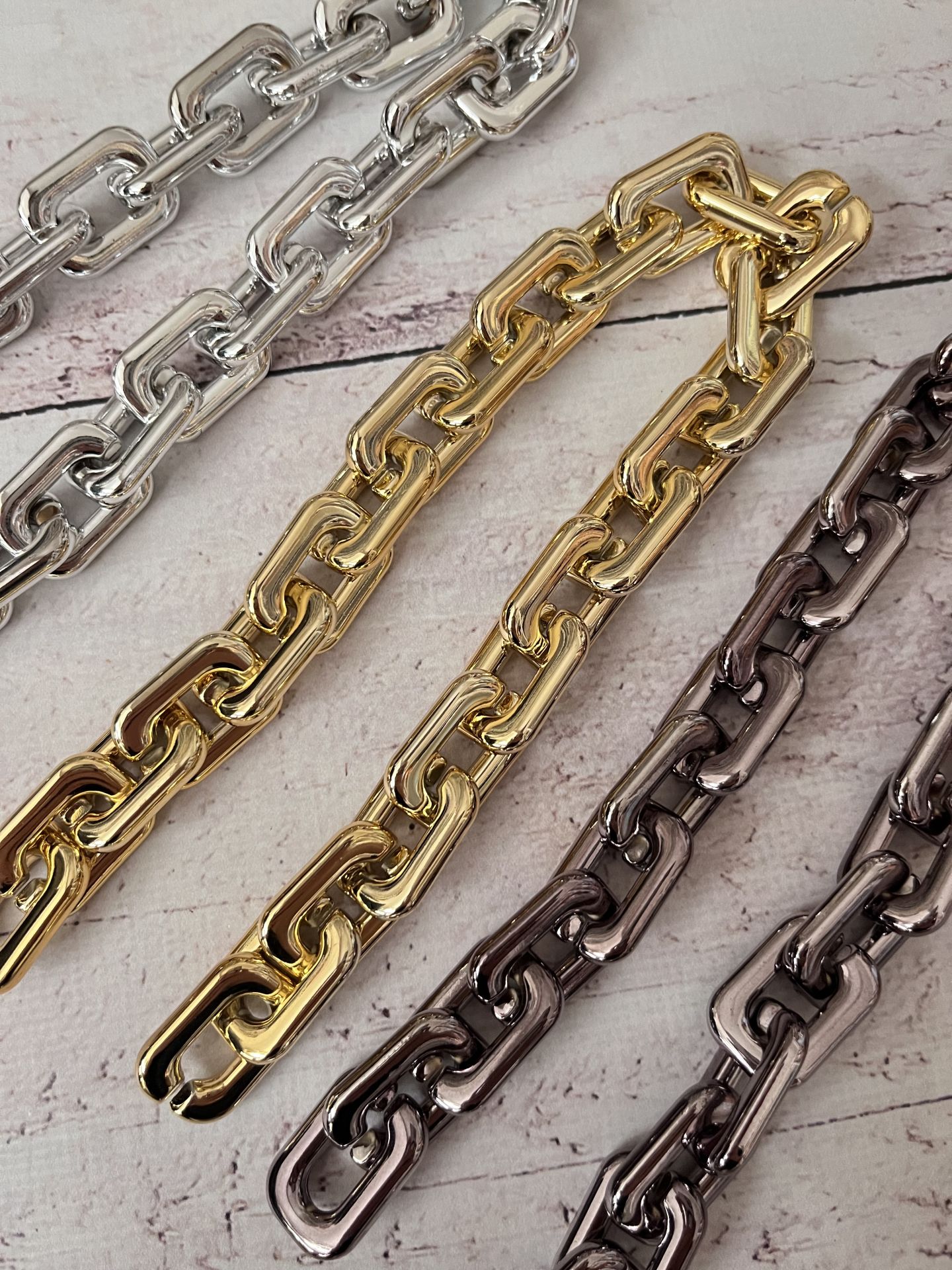 ZİNCİR GÖRÜNÜMLÜ AKRİLİK ASKI KALIN 40 CM