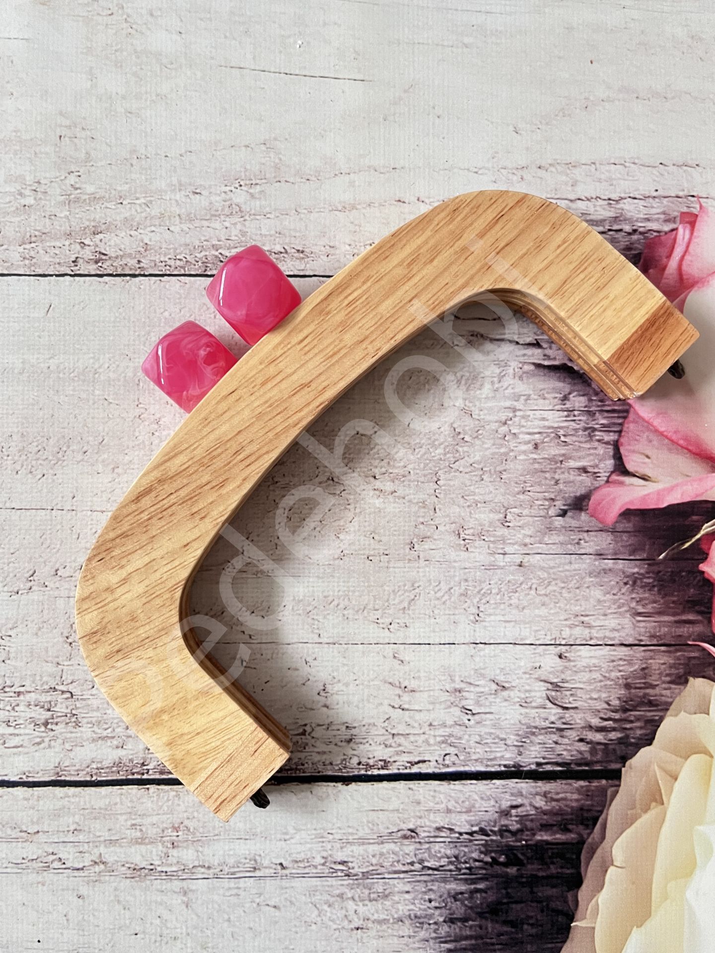 OVAL SİLİKON BONCUKLU MIKNATISLI AHŞAP BURS 22 CM CANLI PEMBE