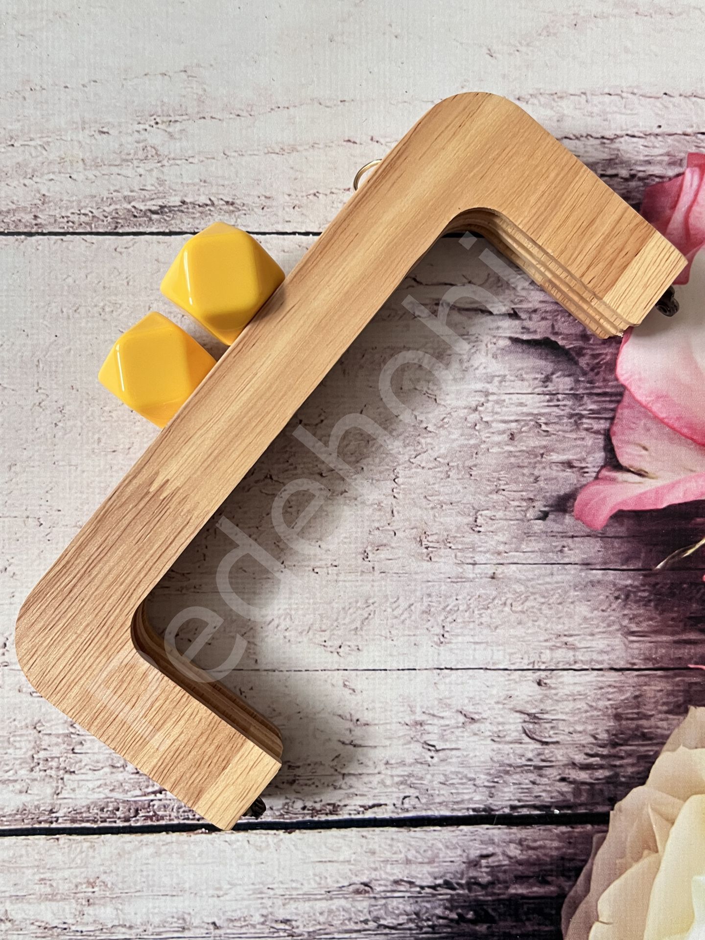 SİLİKON BONCUKLU MIKNATISLI AHŞAP BURS 20 CM M-20 Sarı