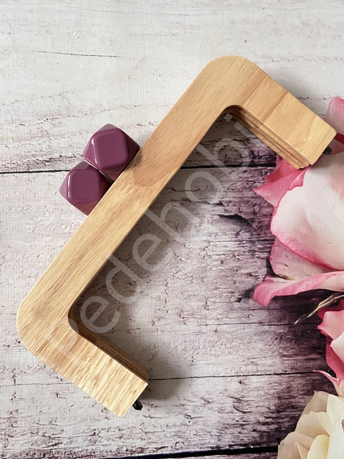SİLİKON BONCUKLU MIKNATISLI AHŞAP BURS 20 CM M-20 Mürdüm