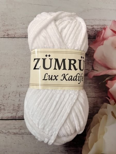 ZÜMRÜT LUX KADİFE BEYAZ