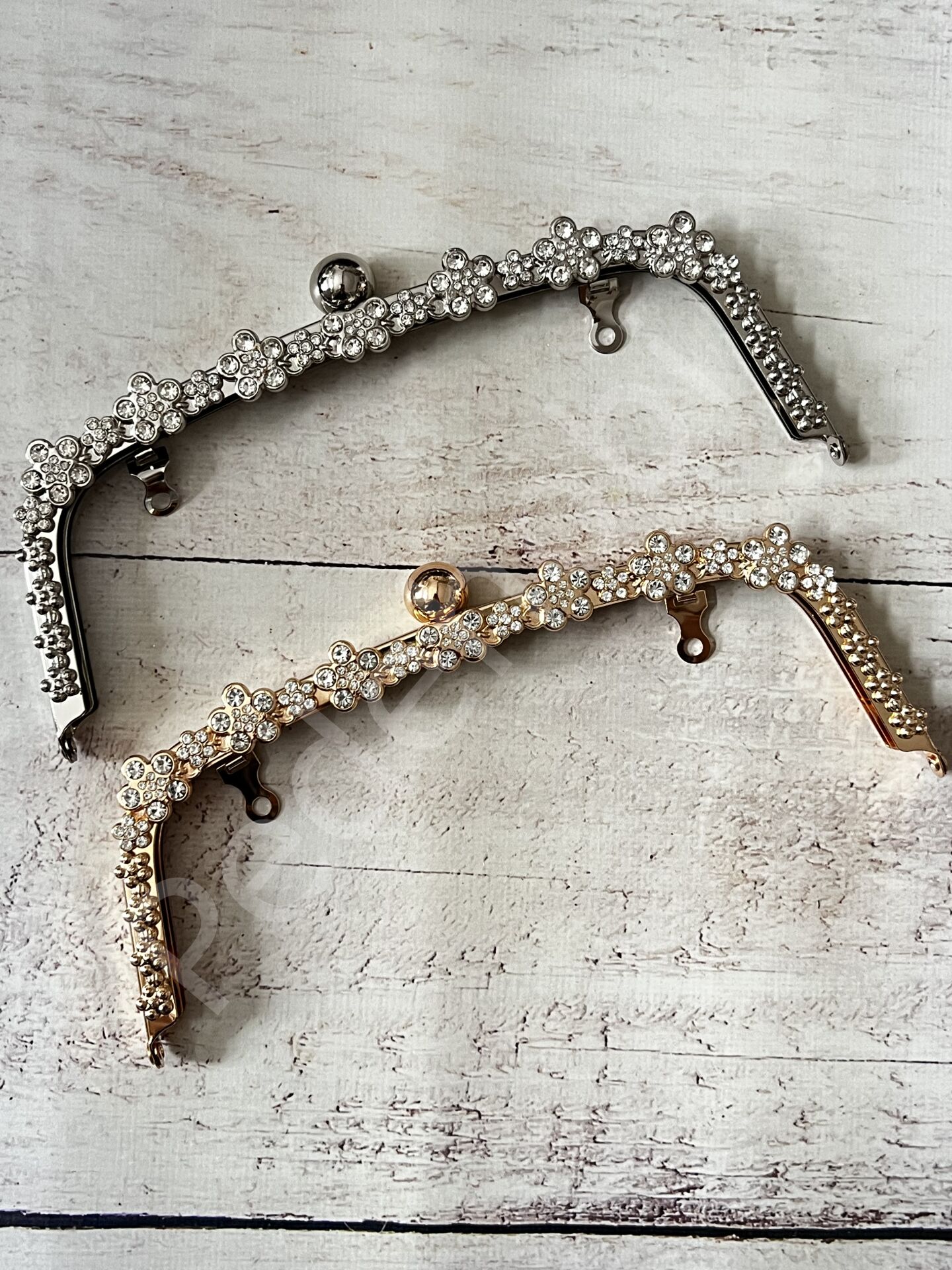 ÇİÇEKLİ VİDALI METAL ÇANTA KULPU M-43