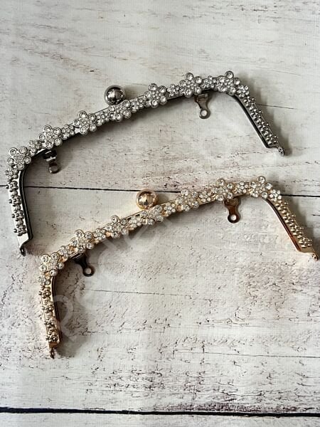 ÇİÇEKLİ VİDALI METAL ÇANTA KULPU M-43