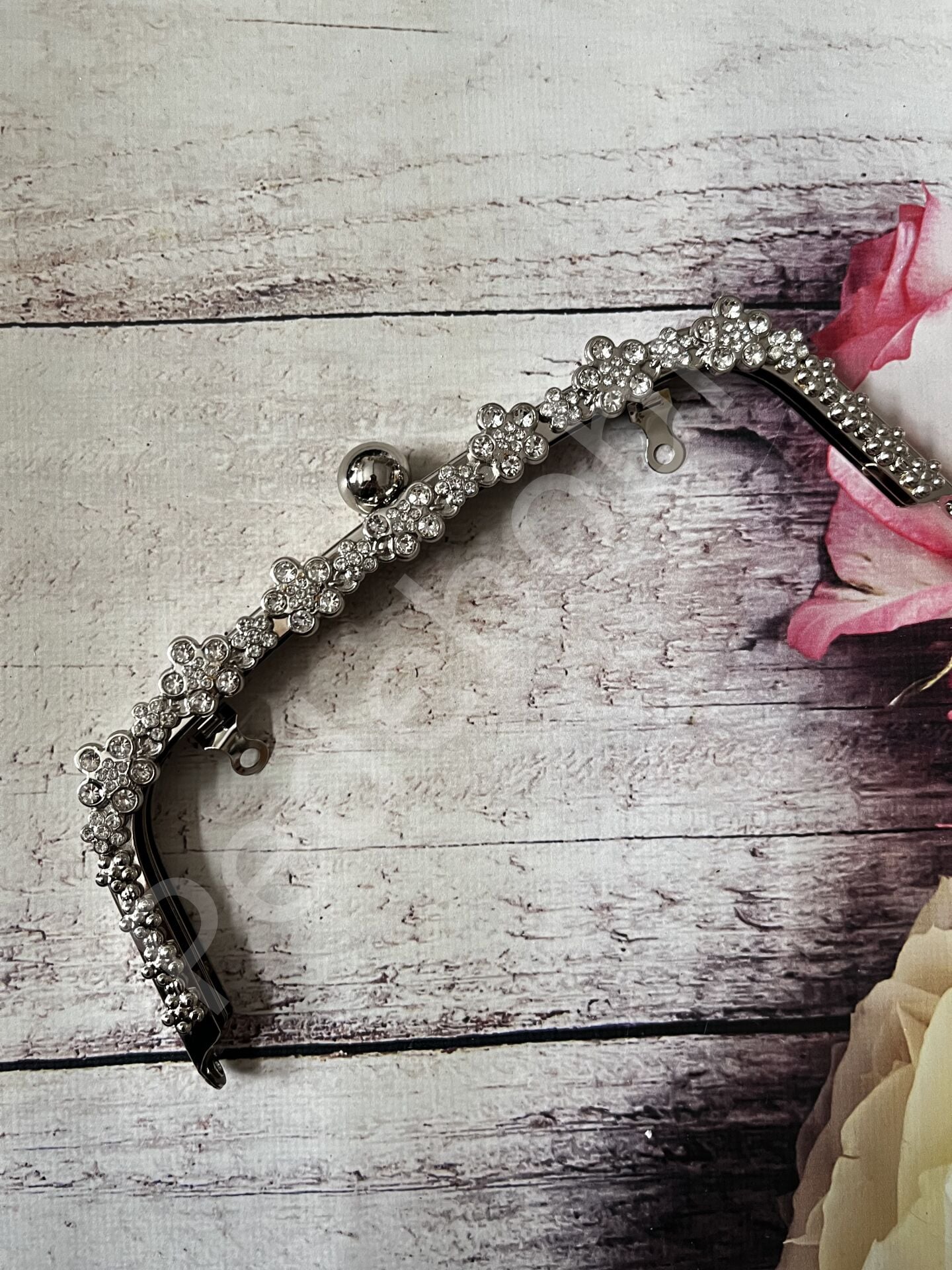 ÇİÇEKLİ VİDALI METAL ÇANTA KULPU M-43 GÜMÜŞ