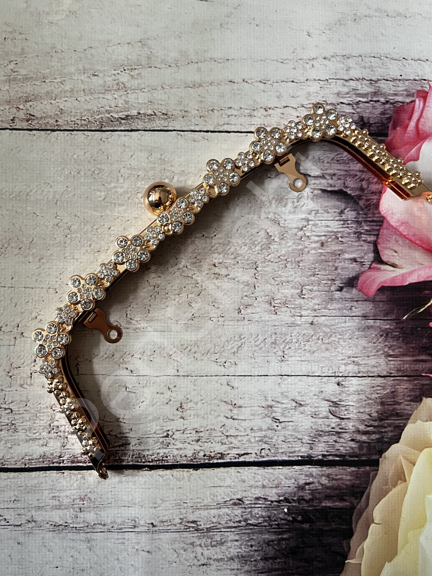 ÇİÇEKLİ VİDALI METAL ÇANTA KULPU M-43 GOLD