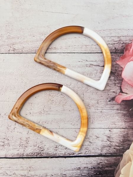 AHŞAP GÖRÜNÜMLÜ AKRİLİK ÇANTA SAPI D MODEL  13 CM