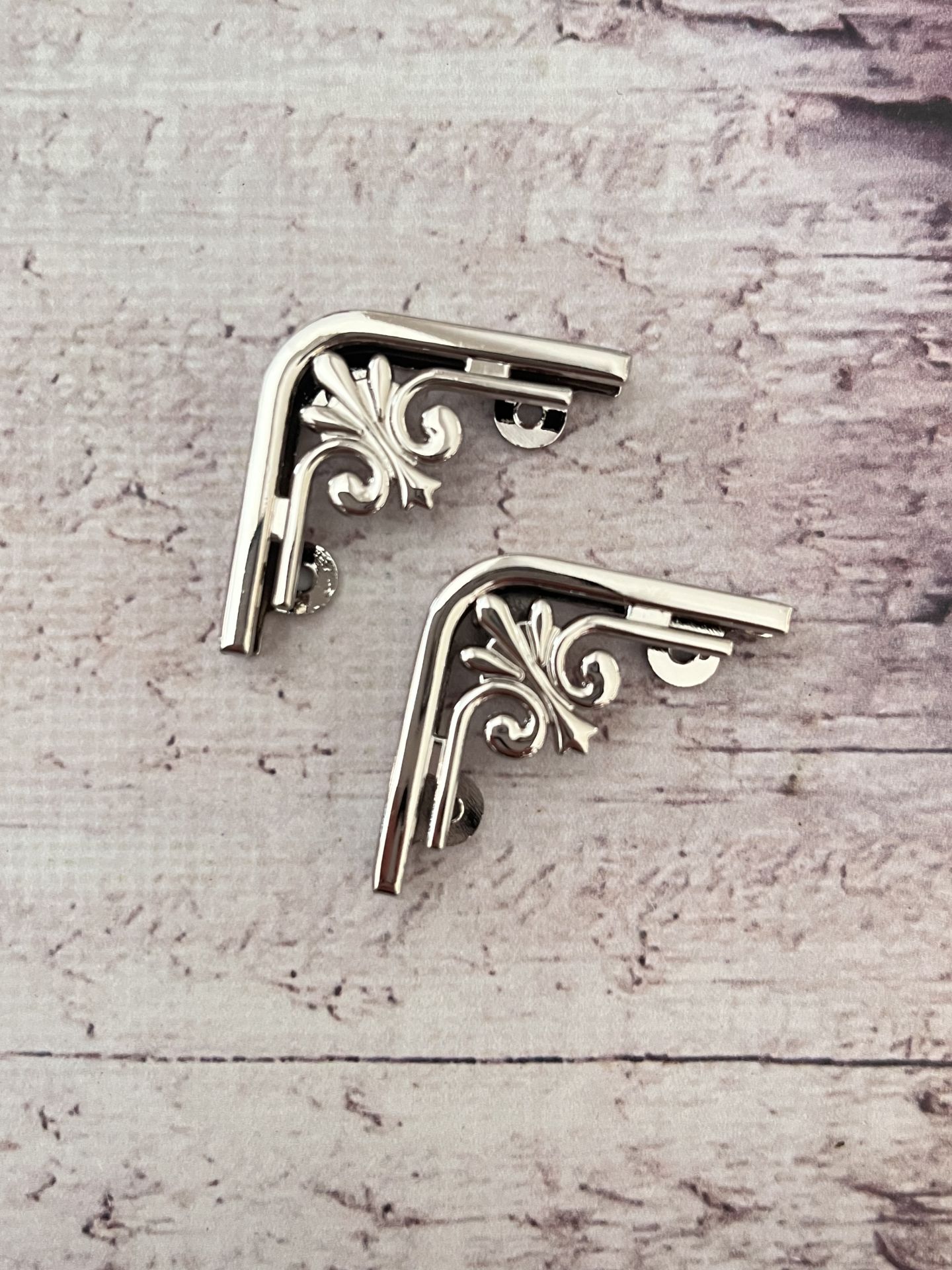 METAL ÇANTA KÖŞELİK 1 ÇİFT 4 CM Gümüş