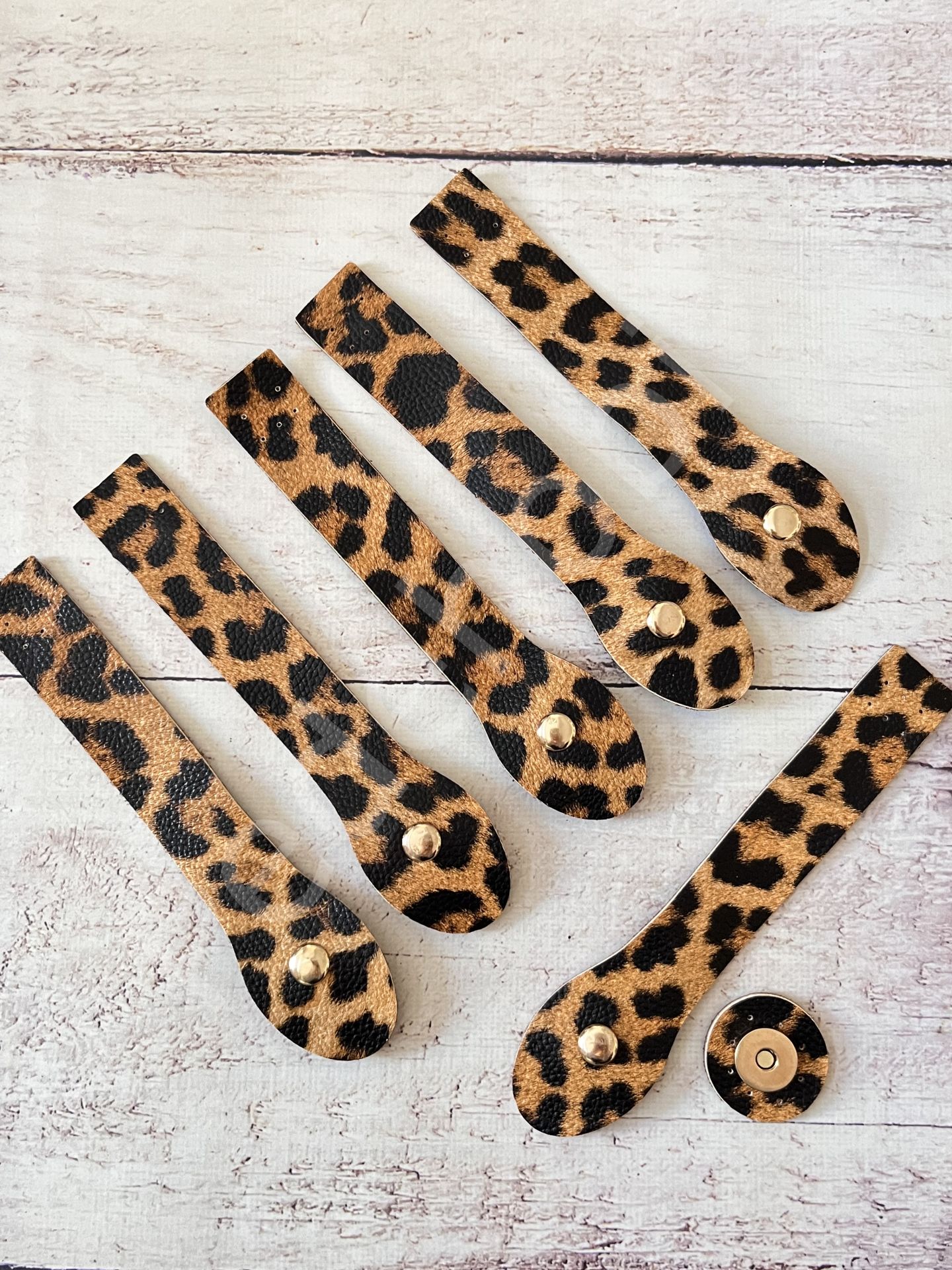 LEOPAR DESEN MIKNATISLI ÇANTA KAPAMA SPOR MODEL