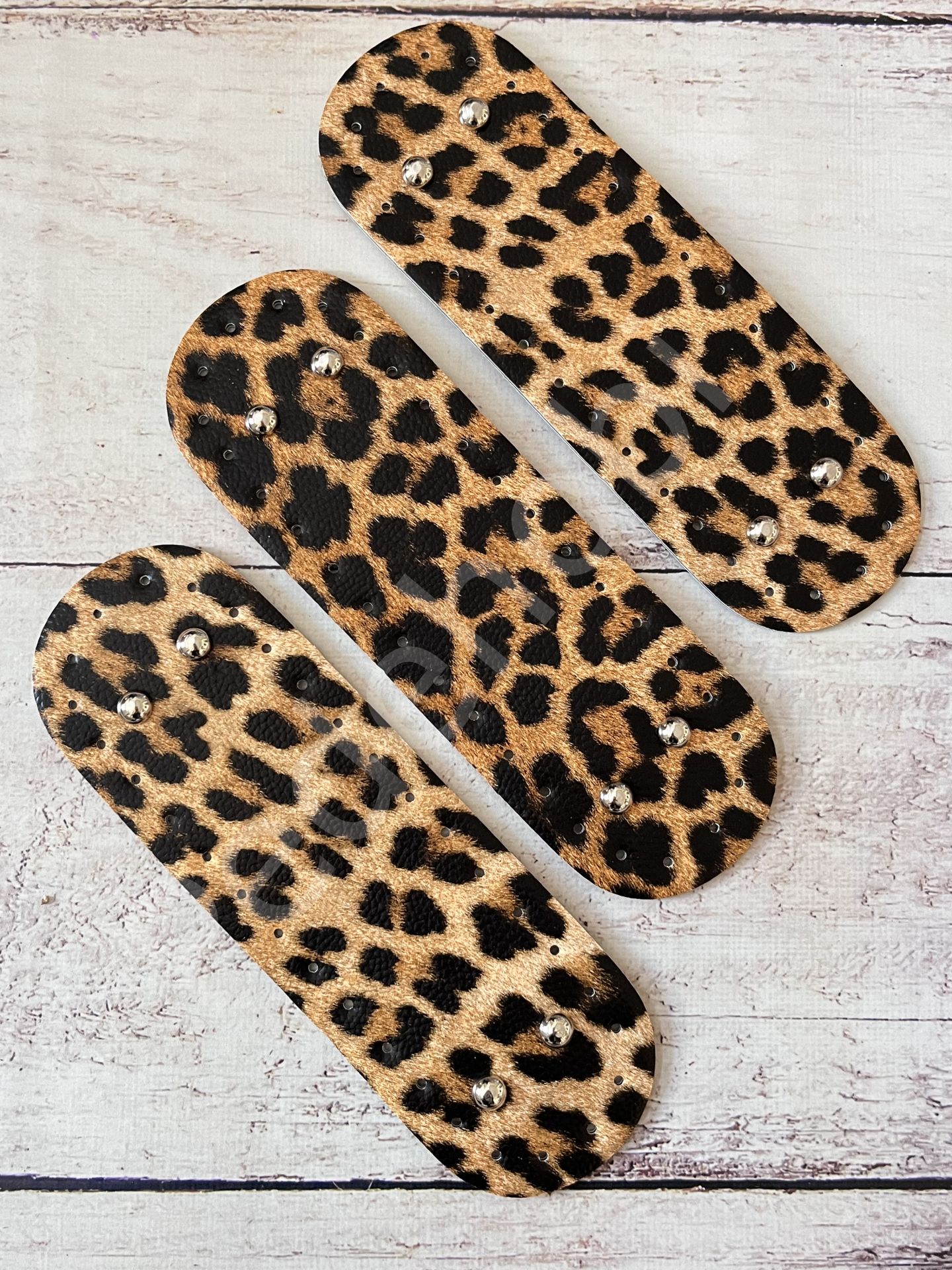 LEOPAR DESEN RİVETLİ DERİ TABAN 22x7 cm