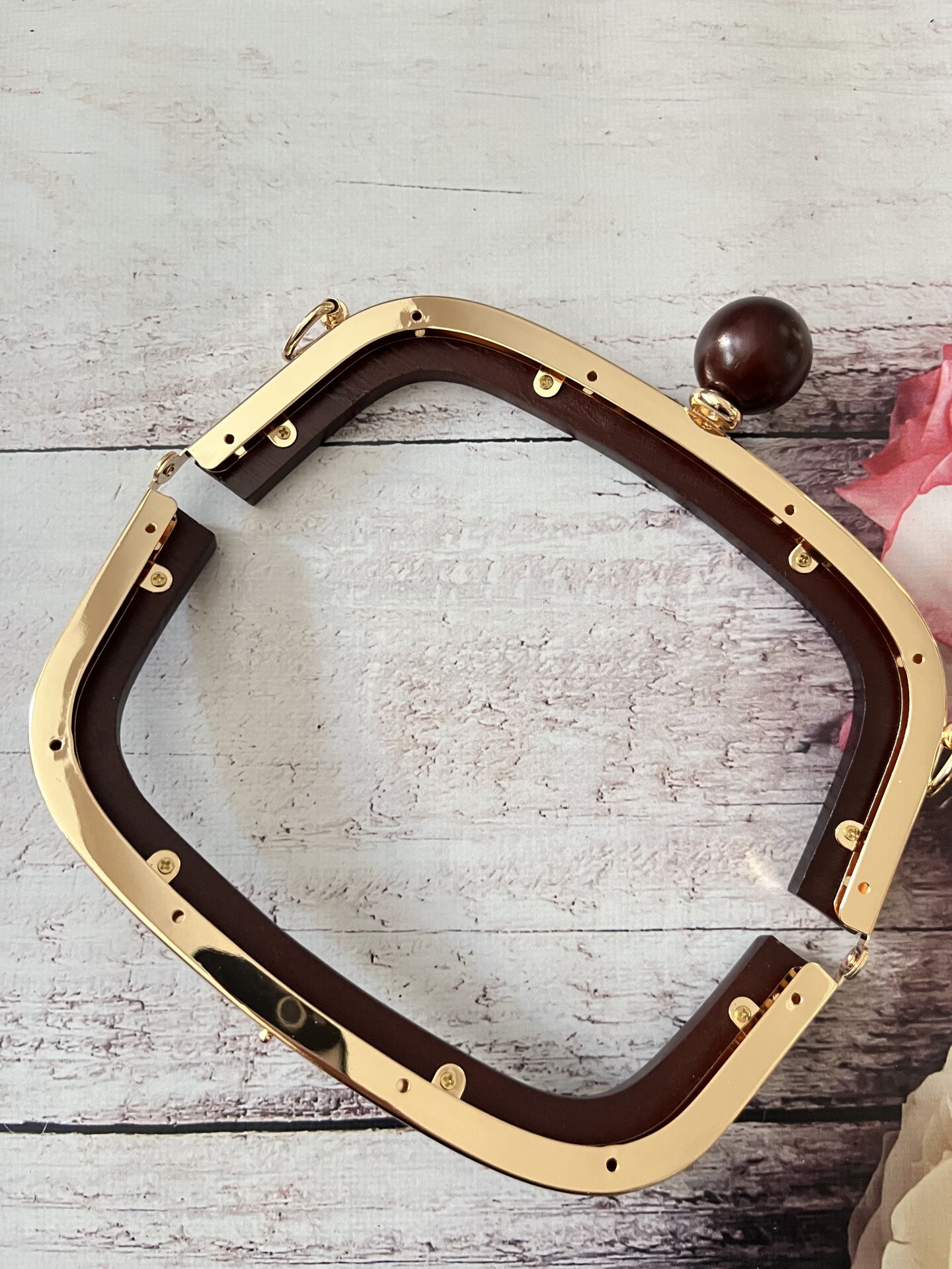 MIKNATISLI AHŞAP BURS METAL İÇLİ 18 CM Koyu kahve