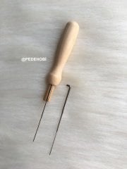 AHŞAP TUTACAKLI KEÇE İĞNESİ