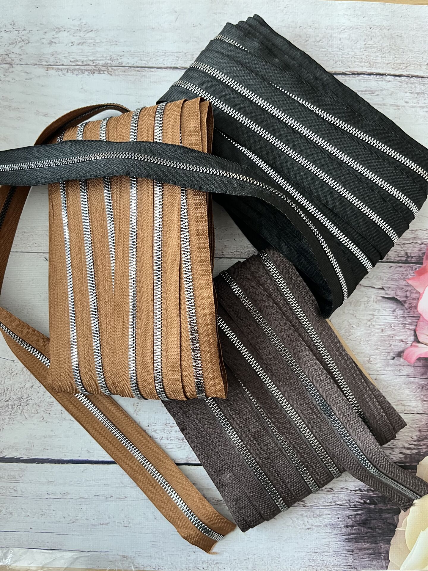 GÜMÜŞ ÇANTA FERMUARI METRELİK