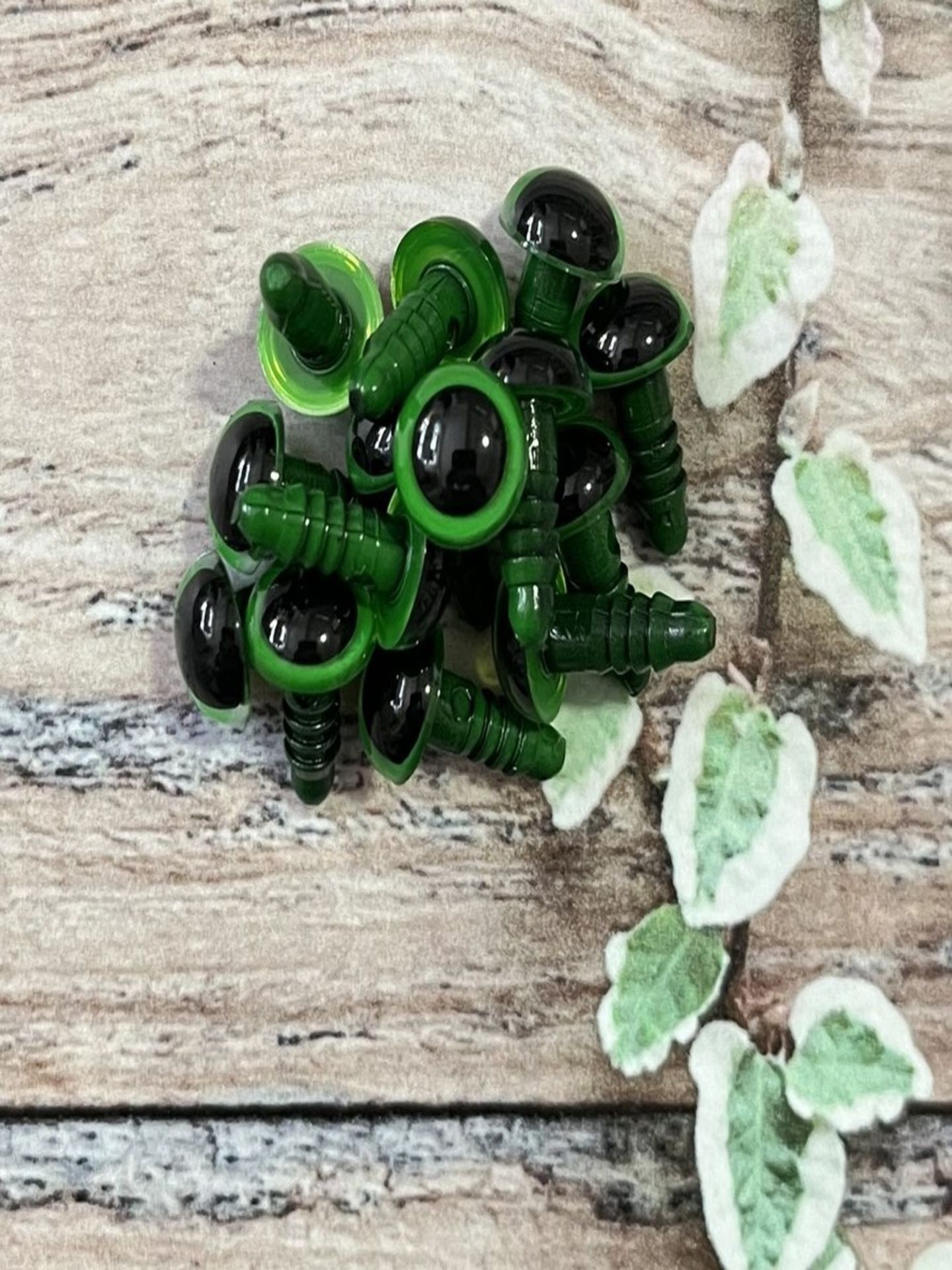 20 MM İTHAL  RENKLİ  GÜVENLİ 1 ÇİFT GÖZ yeşil