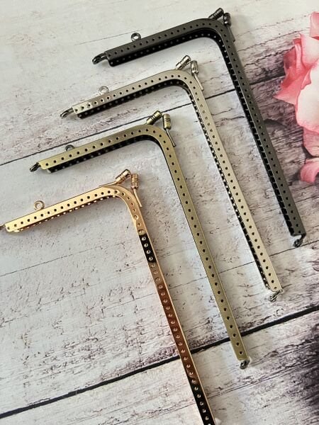 KENAR DELİKLİ TELEFON ÇANTASI BURSU 18.5 CM