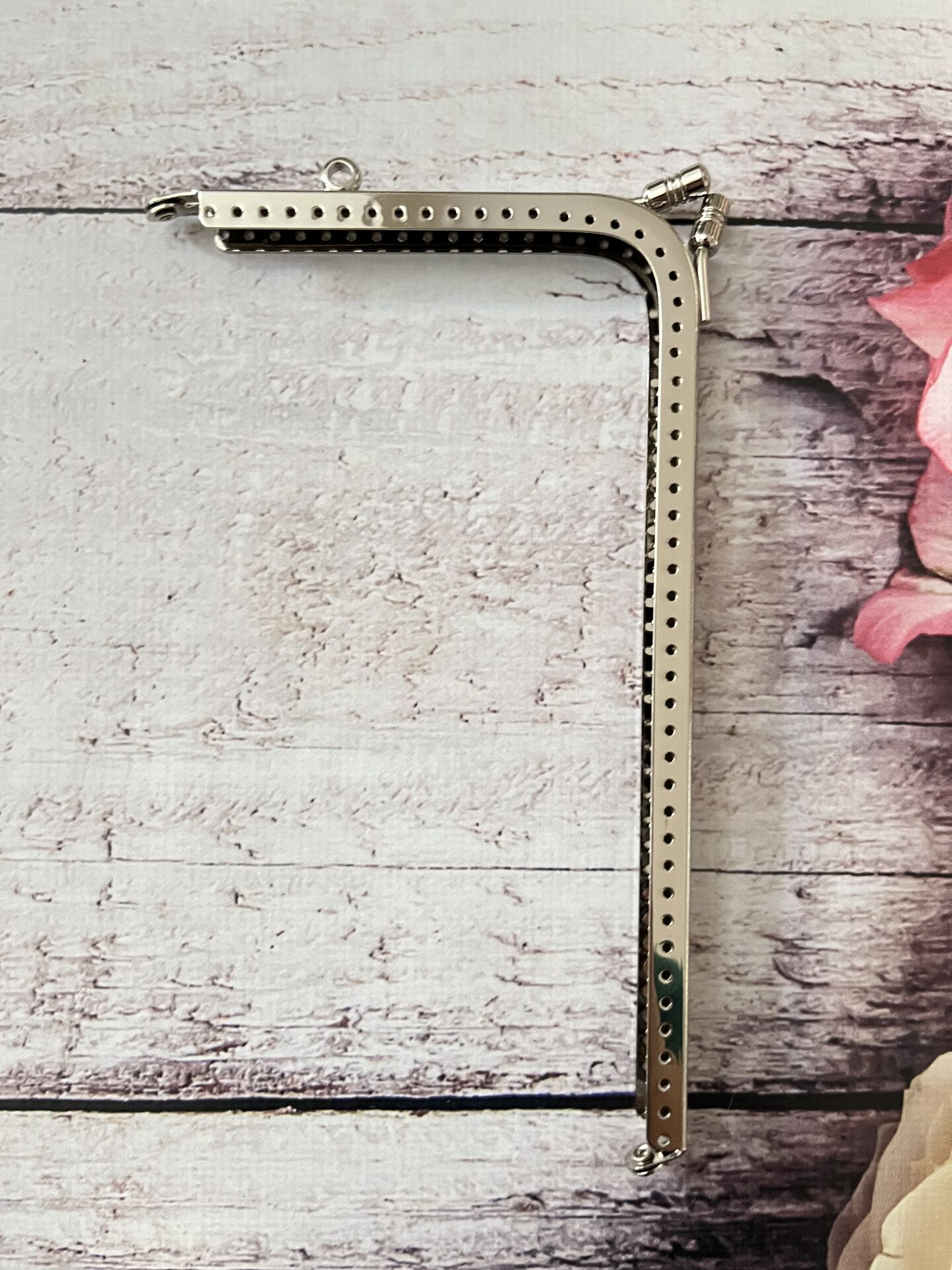 KENAR DELİKLİ TELEFON ÇANTASI BURSU 18.5 CM Gümüş