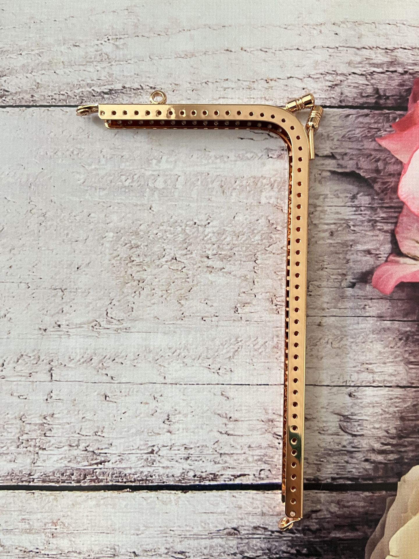 KENAR DELİKLİ TELEFON ÇANTASI BURSU 18.5 CM Gold