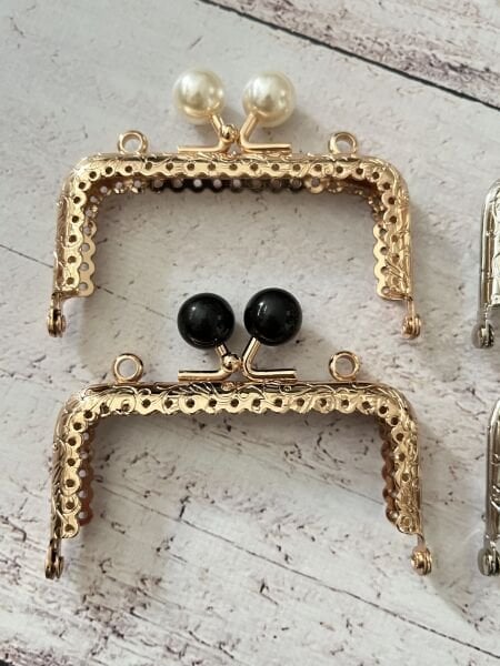 METAL İNCİLİ KARE  CÜZDAN KLİPSİ 8.5 CM