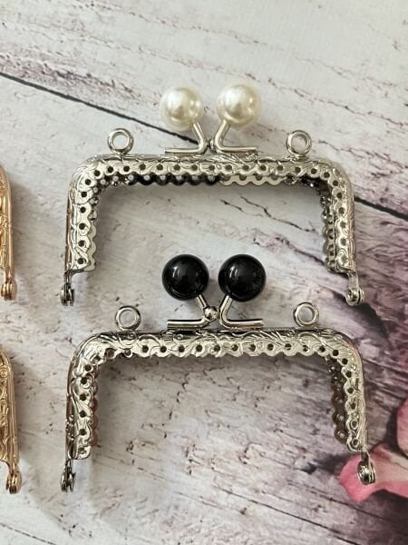 METAL İNCİLİ KARE  CÜZDAN KLİPSİ 8.5 CM