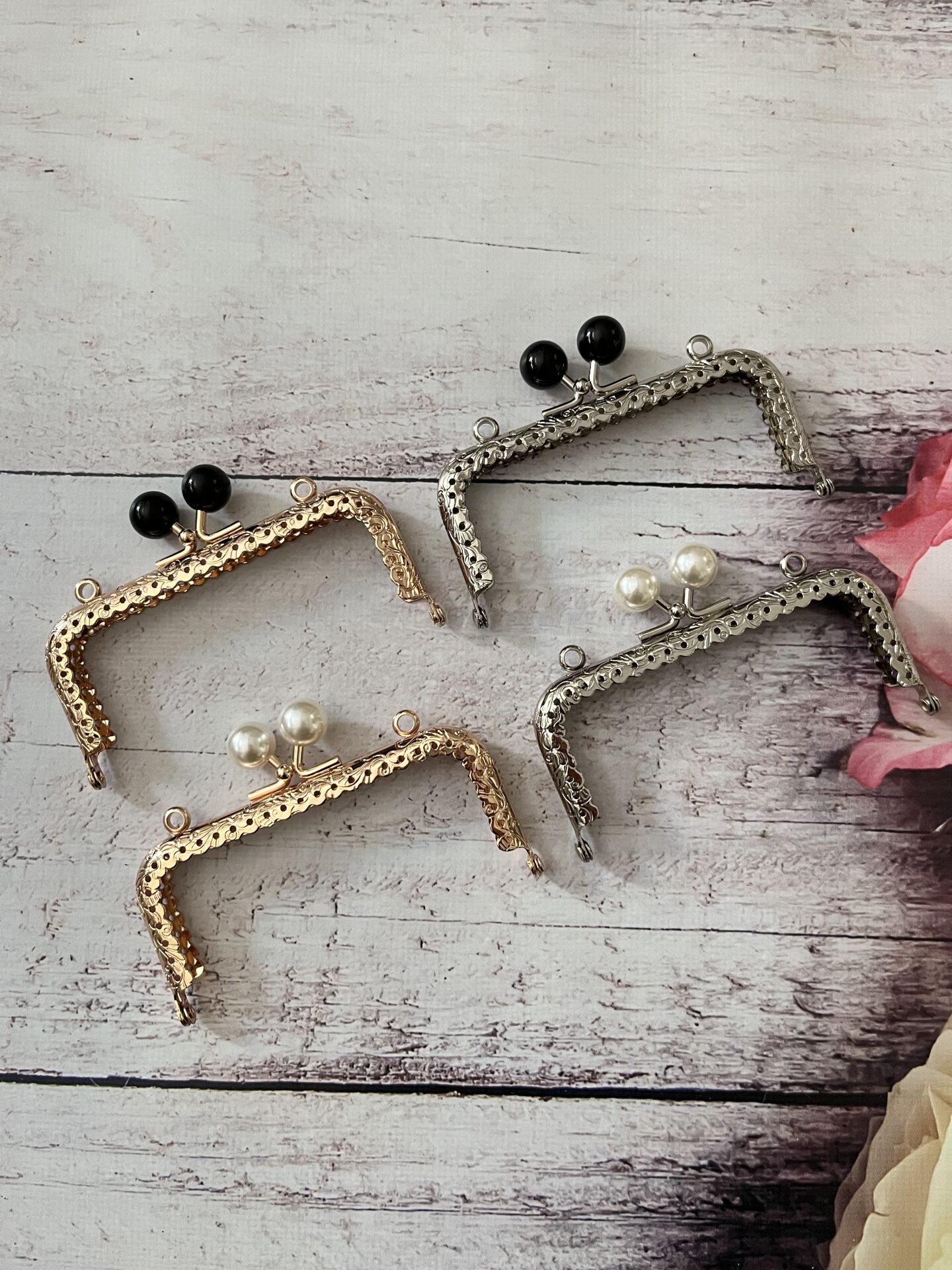 METAL İNCİLİ KARE  CÜZDAN KLİPSİ 10.5 CM