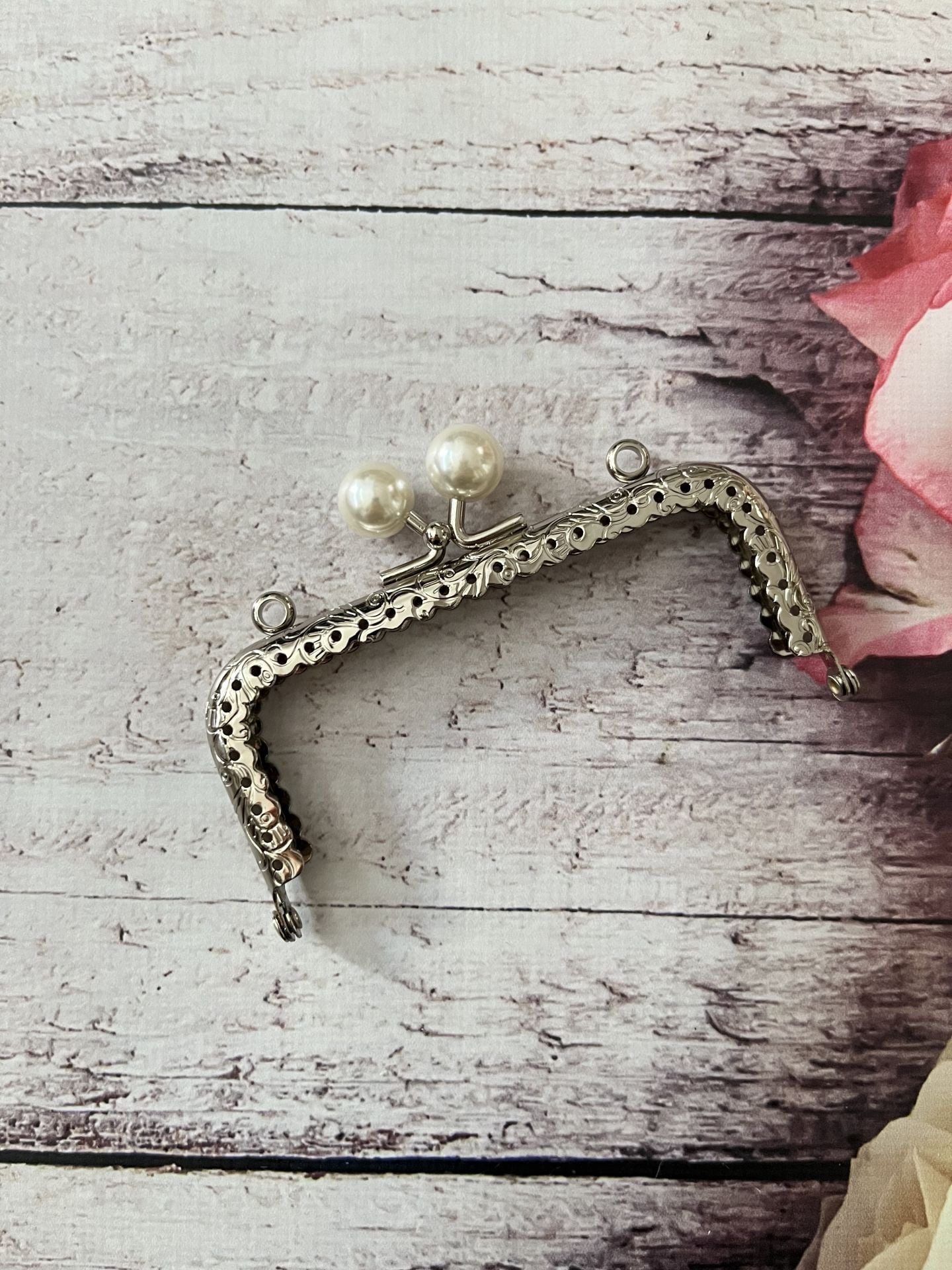 METAL İNCİLİ KARE  CÜZDAN KLİPSİ 10.5 CM GÜMÜŞ BEYAZ