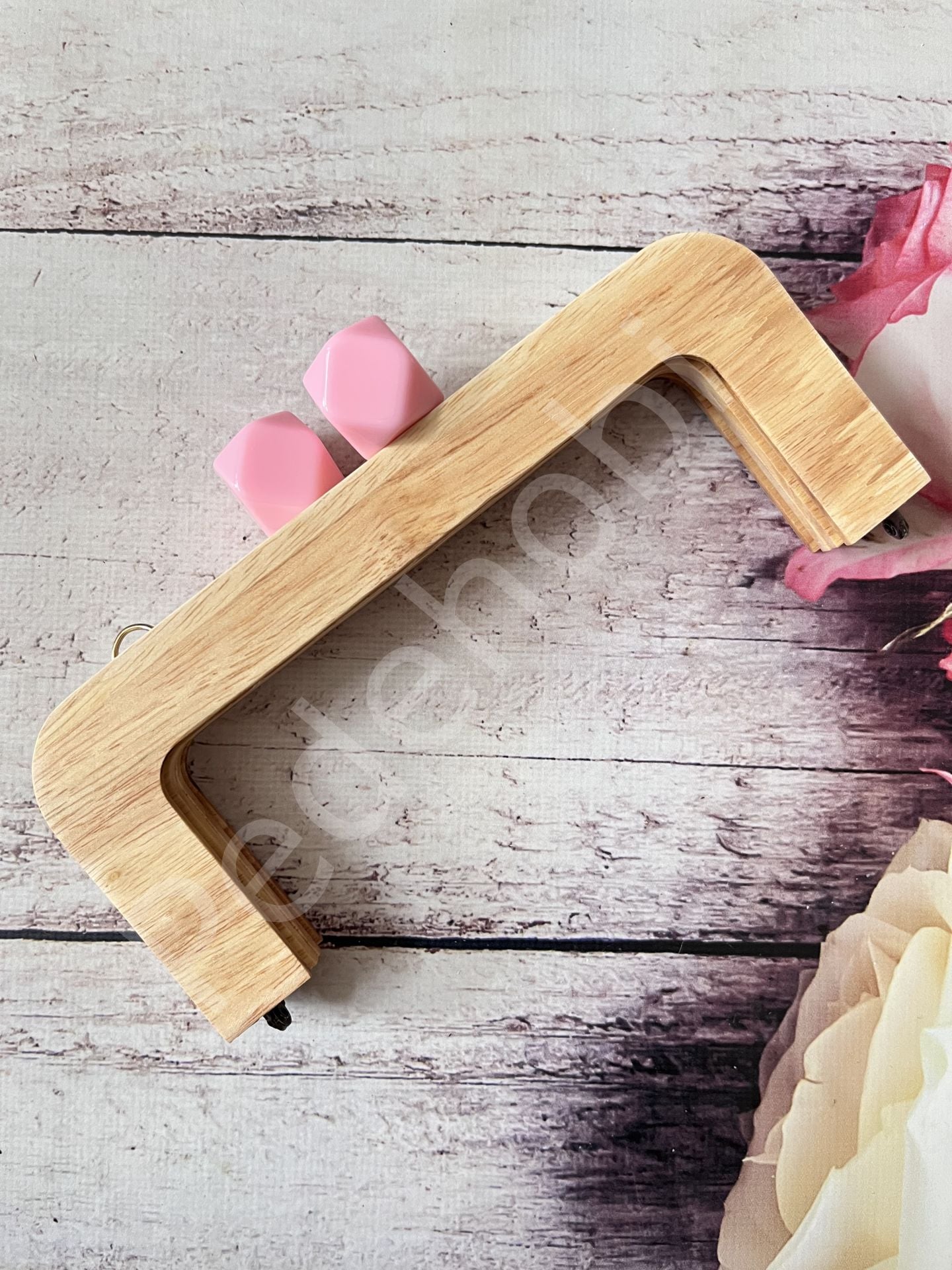 SİLİKON BONCUKLU MIKNATISLI AHŞAP BURS 20 CM M-20 ŞEKER PEMBE