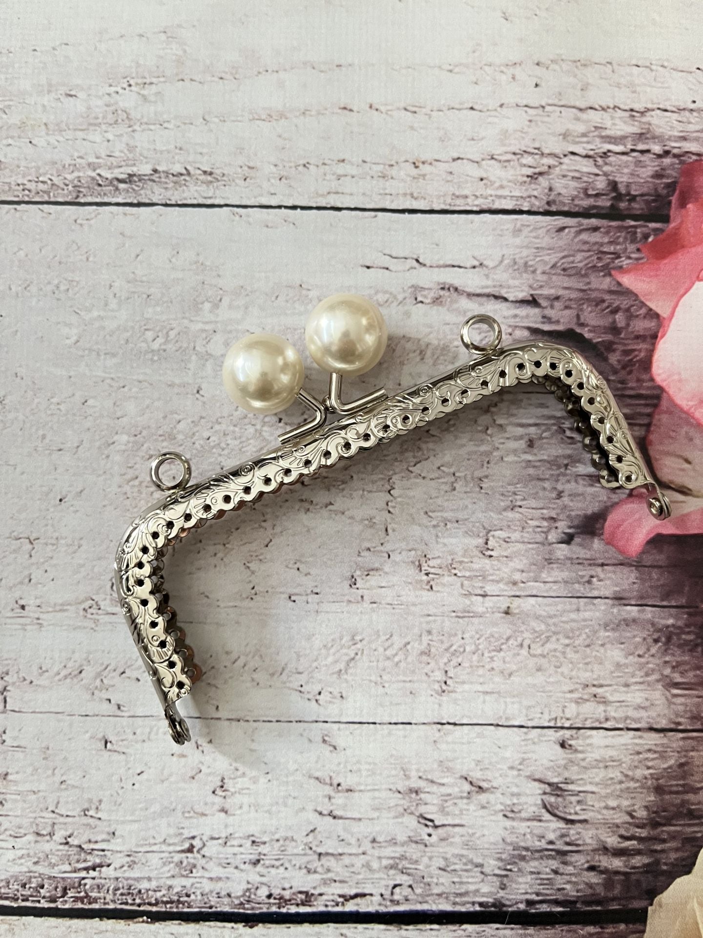 METAL İNCİLİ KARE CÜZDAN KLİPSİ  12.5 CM GÜMÜŞ BEYAZ
