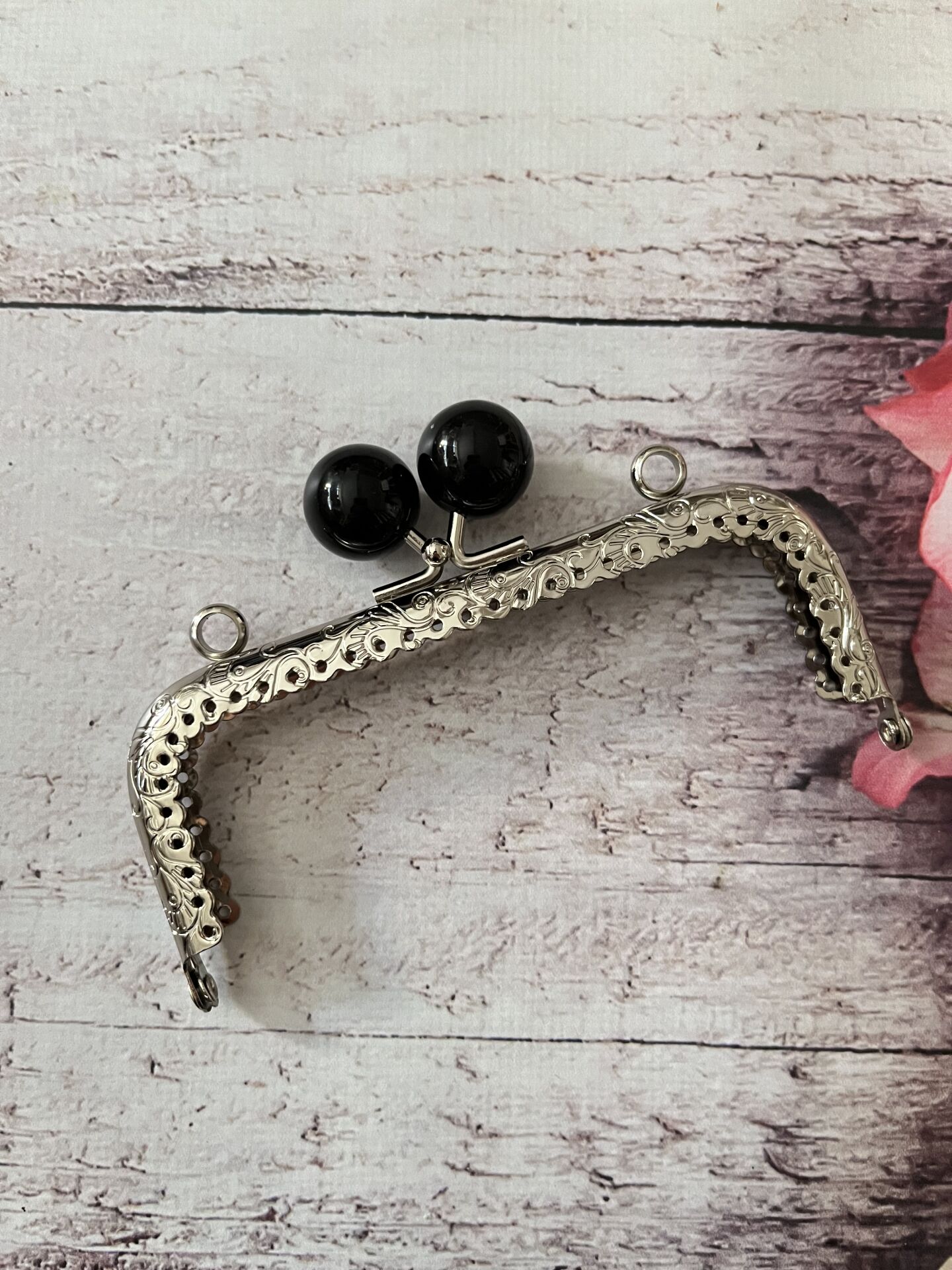 METAL İNCİLİ KARE CÜZDAN KLİPSİ  12.5 CM GÜMÜŞ SİYAH