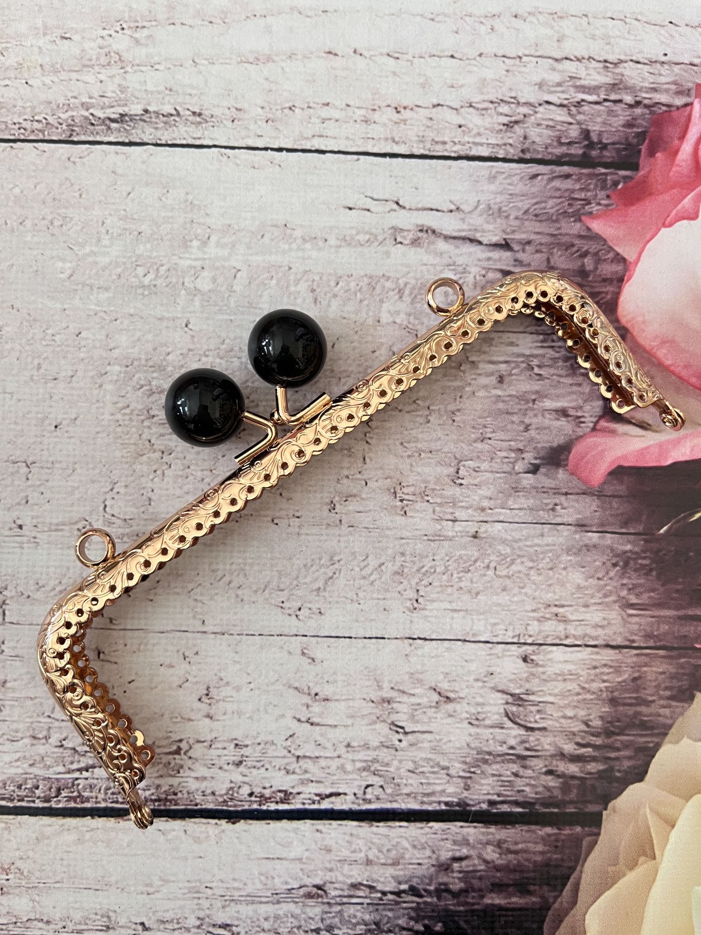 METAL İNCİLİ KARE ÇANTA KLİPSİ 16.5 CM GOLD  SİYAH