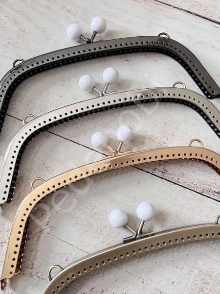 BEYAZ BONCUKLU METAL ÇANTA KLİPSİ 22 CM