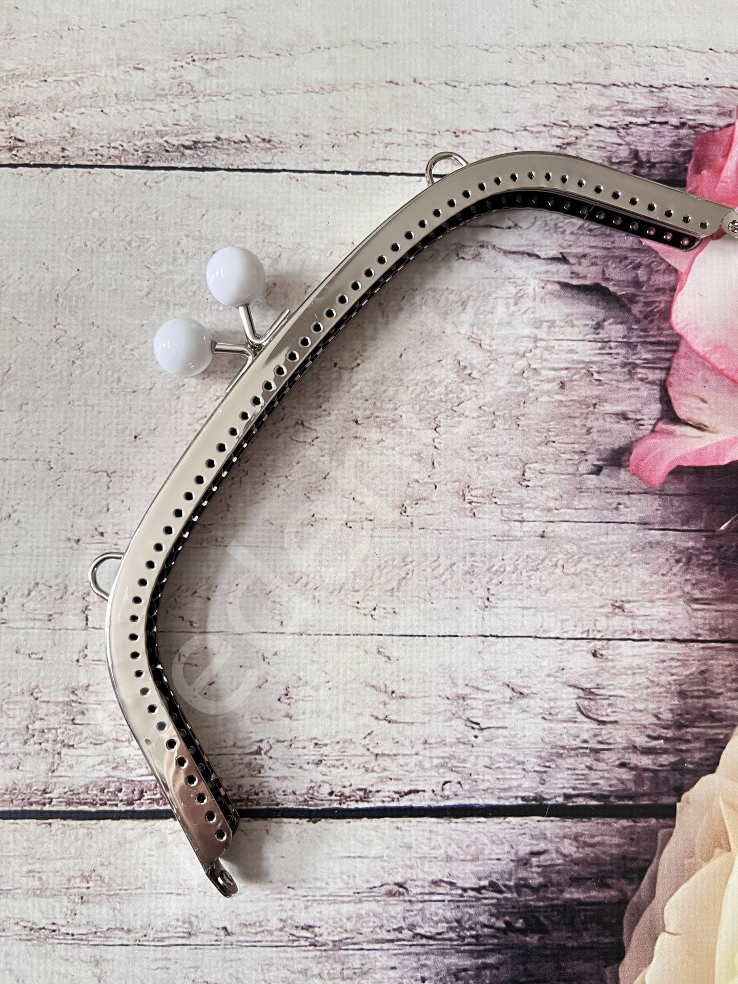 BEYAZ BONCUKLU METAL ÇANTA KLİPSİ 22 CM GÜMÜŞ