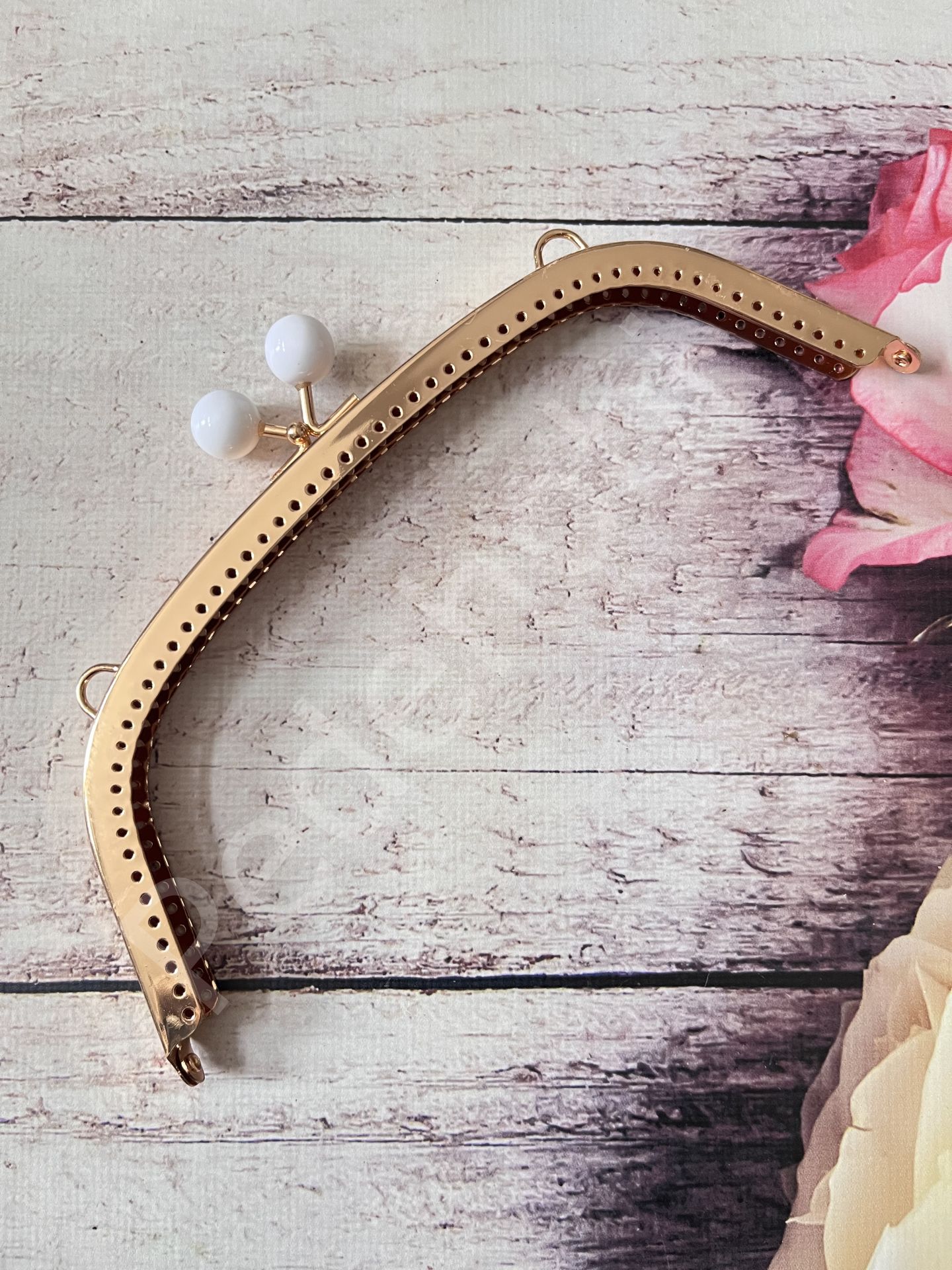 BEYAZ BONCUKLU METAL ÇANTA KLİPSİ 22 CM GOLD