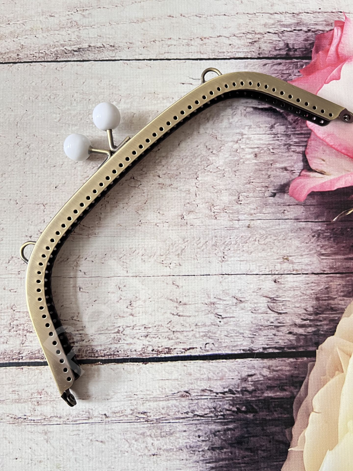 BEYAZ BONCUKLU METAL ÇANTA KLİPSİ 22 CM ANTİK