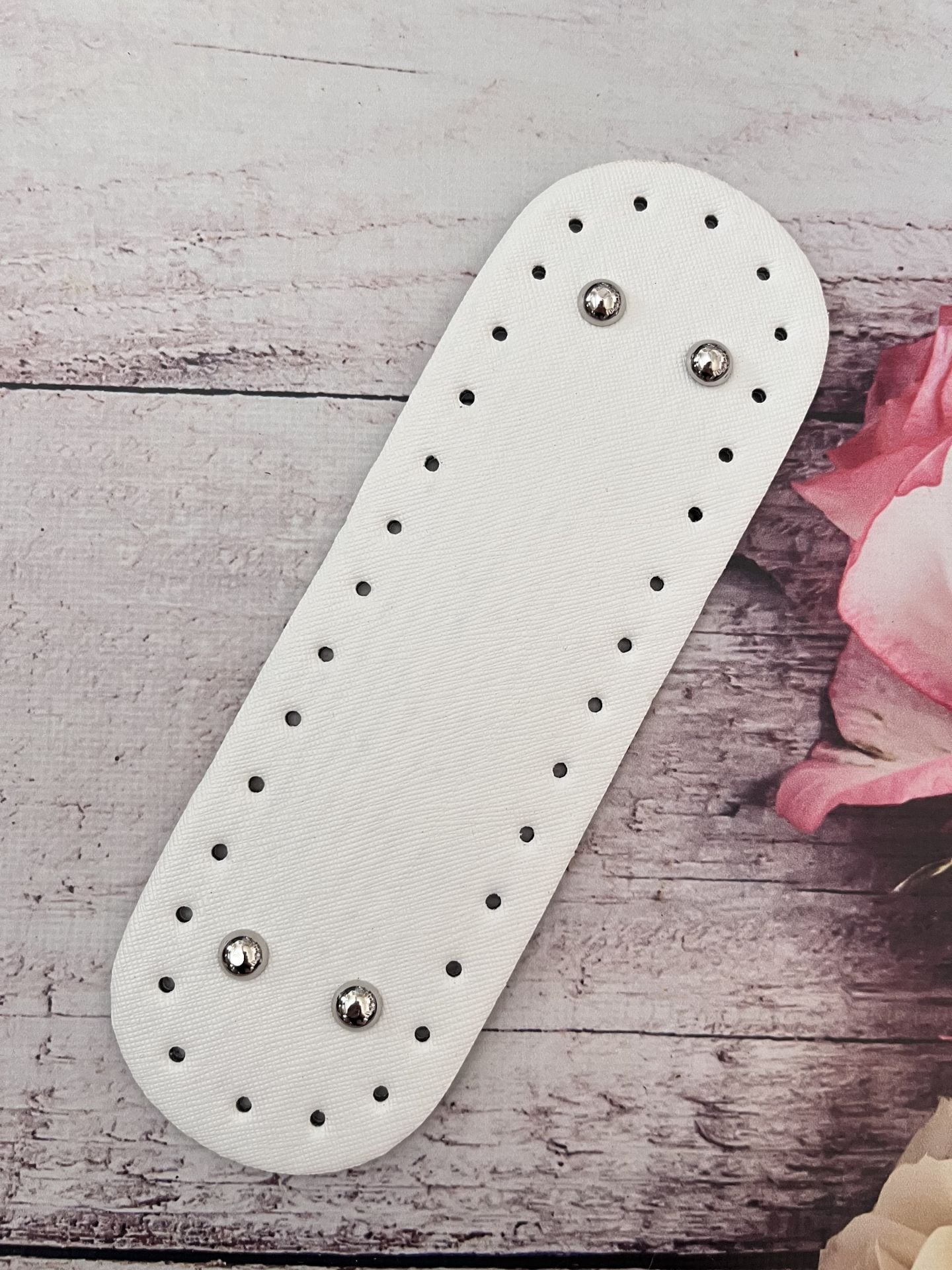 22 * 7 CM OVAL  ÇANTA TABANI RİVETLİ Beyaz