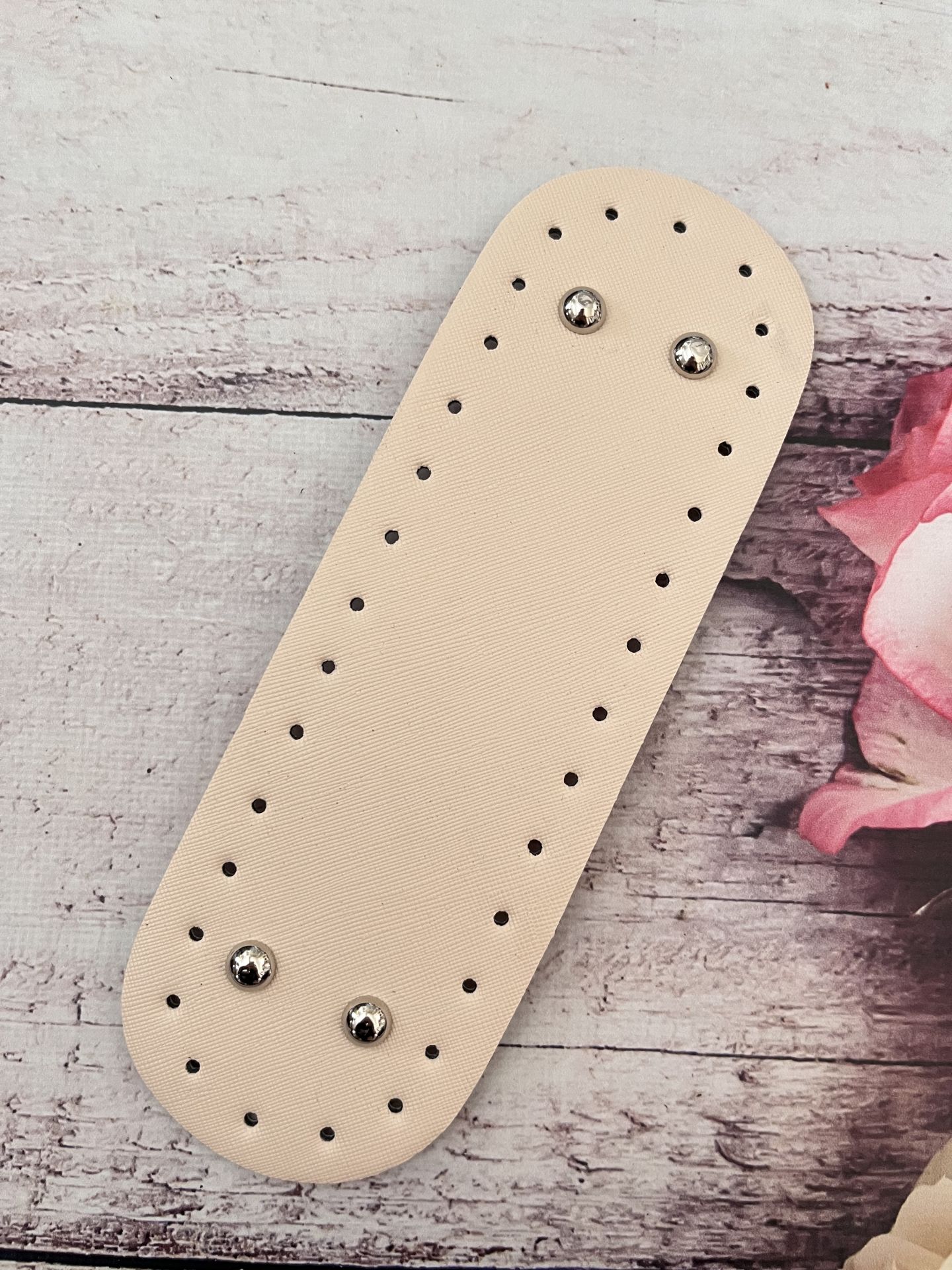 22 * 7 CM OVAL  ÇANTA TABANI RİVETLİ Krem