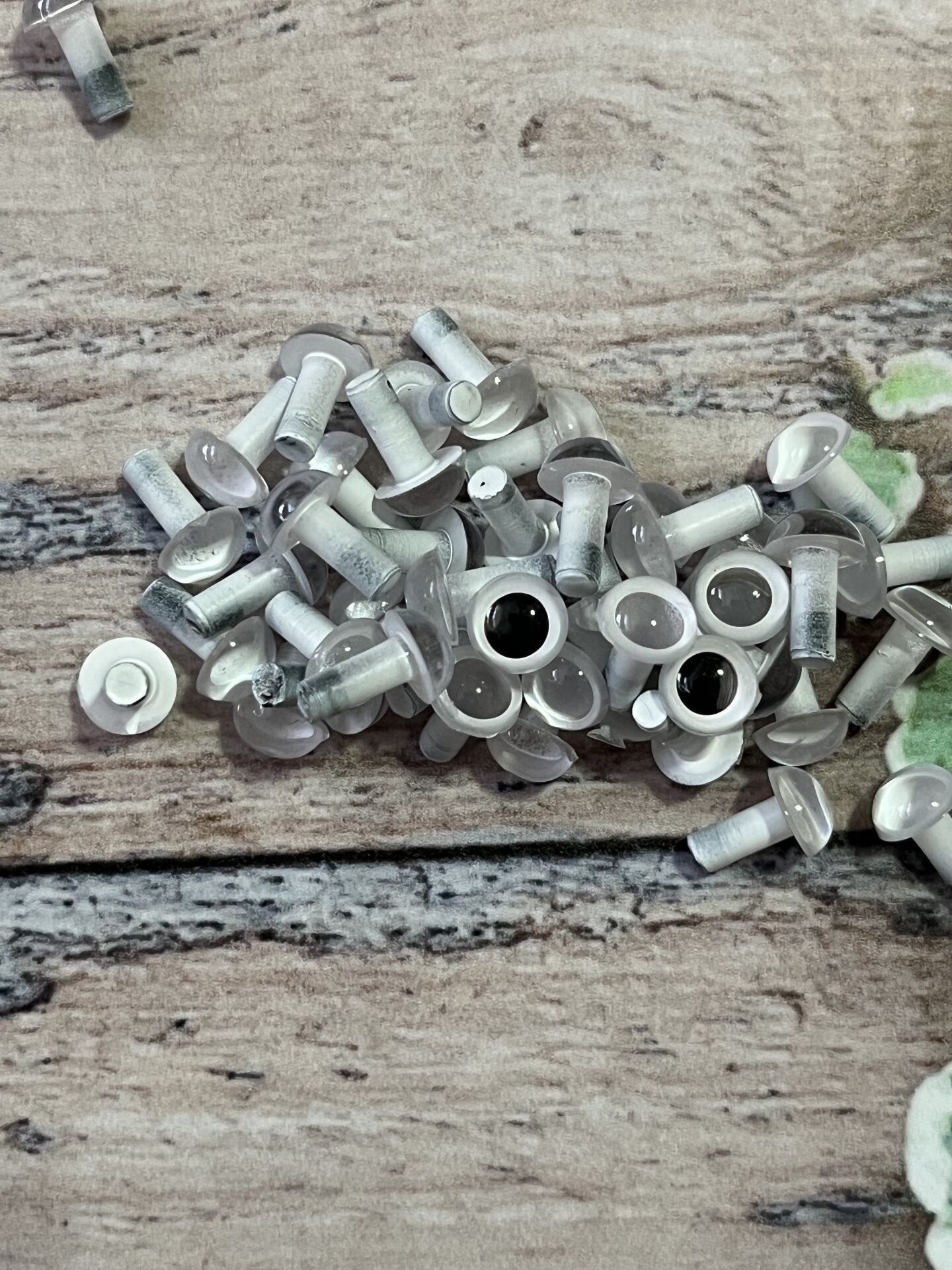 6 MM İTHAL RENKLİ GÜVENLİ 1 ÇİFT GÖZ Beyaz