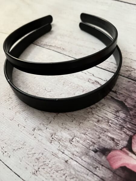 PLASTİK TAÇ 1 CM GENİŞ SİYAH