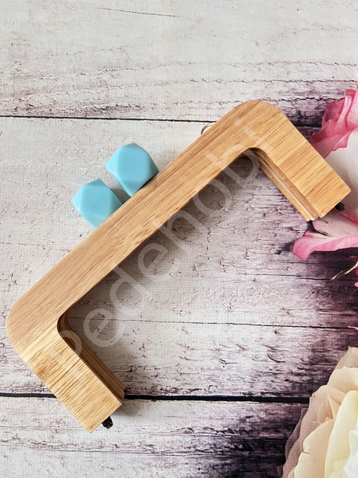 SİLİKON BONCUKLU MIKNATISLI AHŞAP BURS 20 CM M-20 Turkuaz