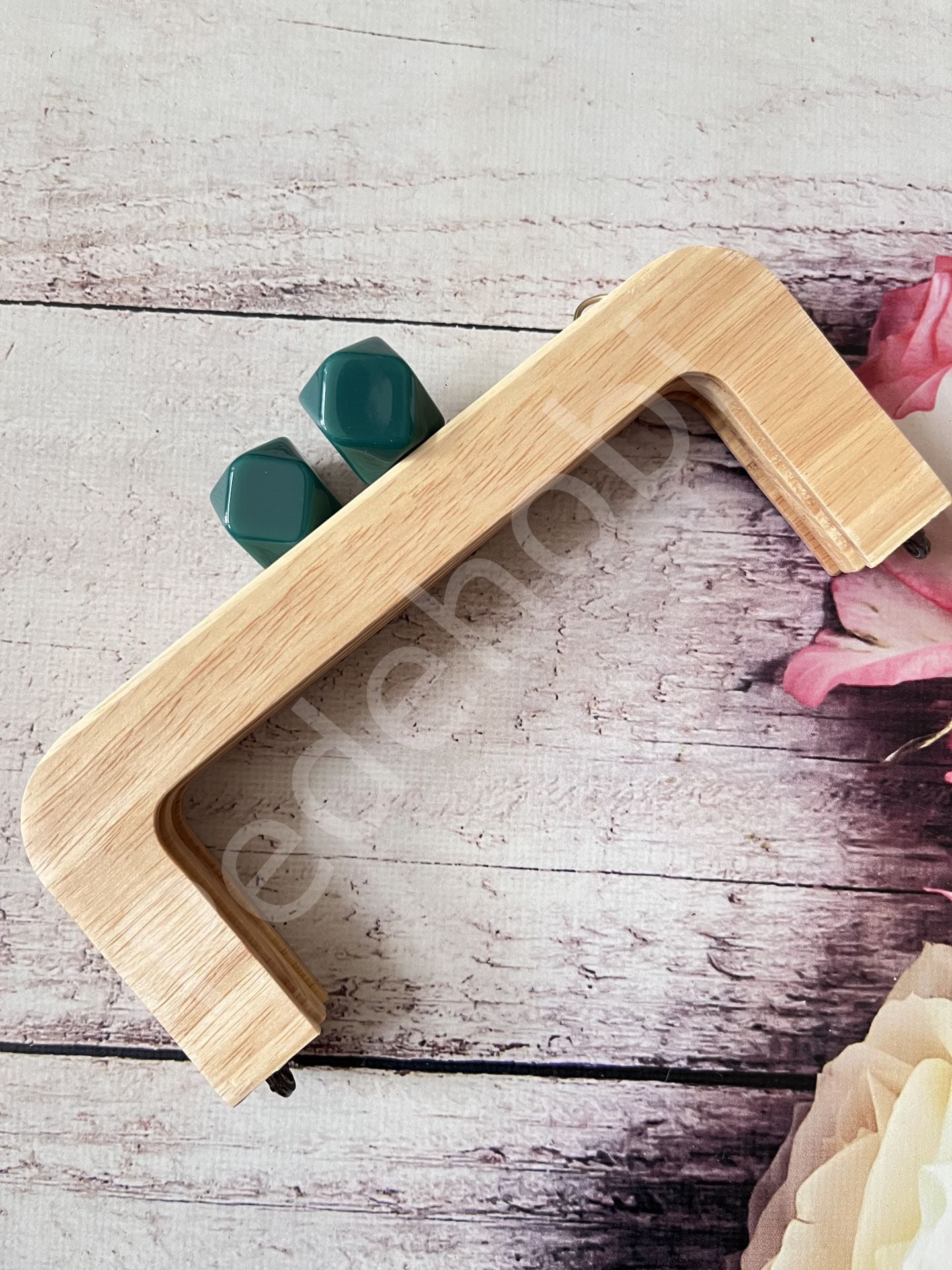 SİLİKON BONCUKLU MIKNATISLI AHŞAP BURS 20 CM M-20 zümrüt