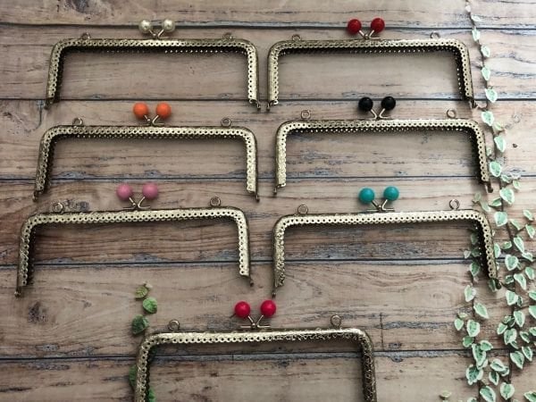 20 CM KARE METAL RENKLİ TOPUZLU ÇANTA KLİPSİ