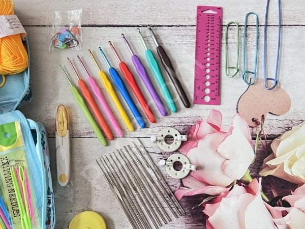 ÇANTALI ÖRGÜ SETİ