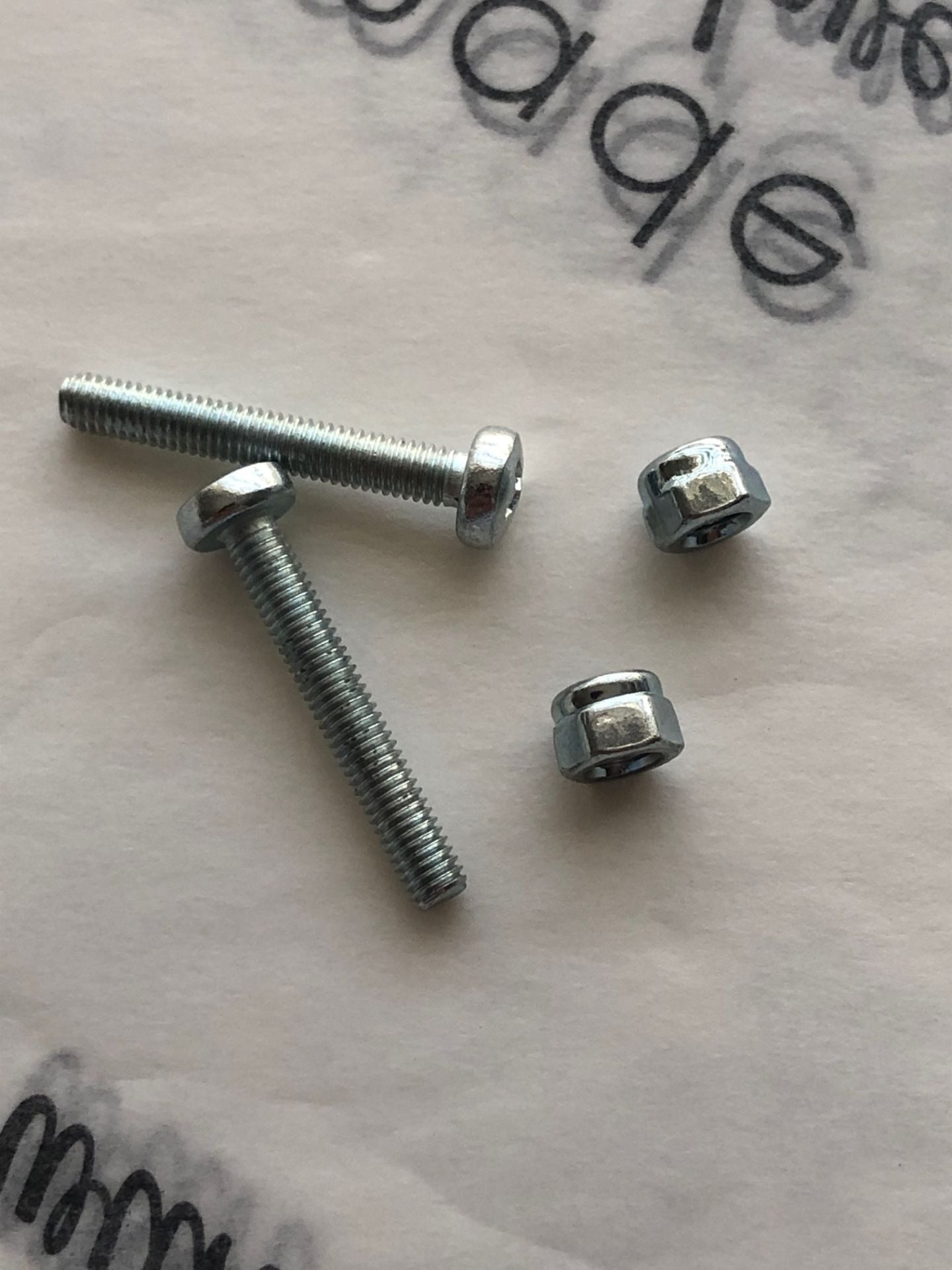 METAL ÇANTA BURS VİDASI YEDEK  1 ÇİFT