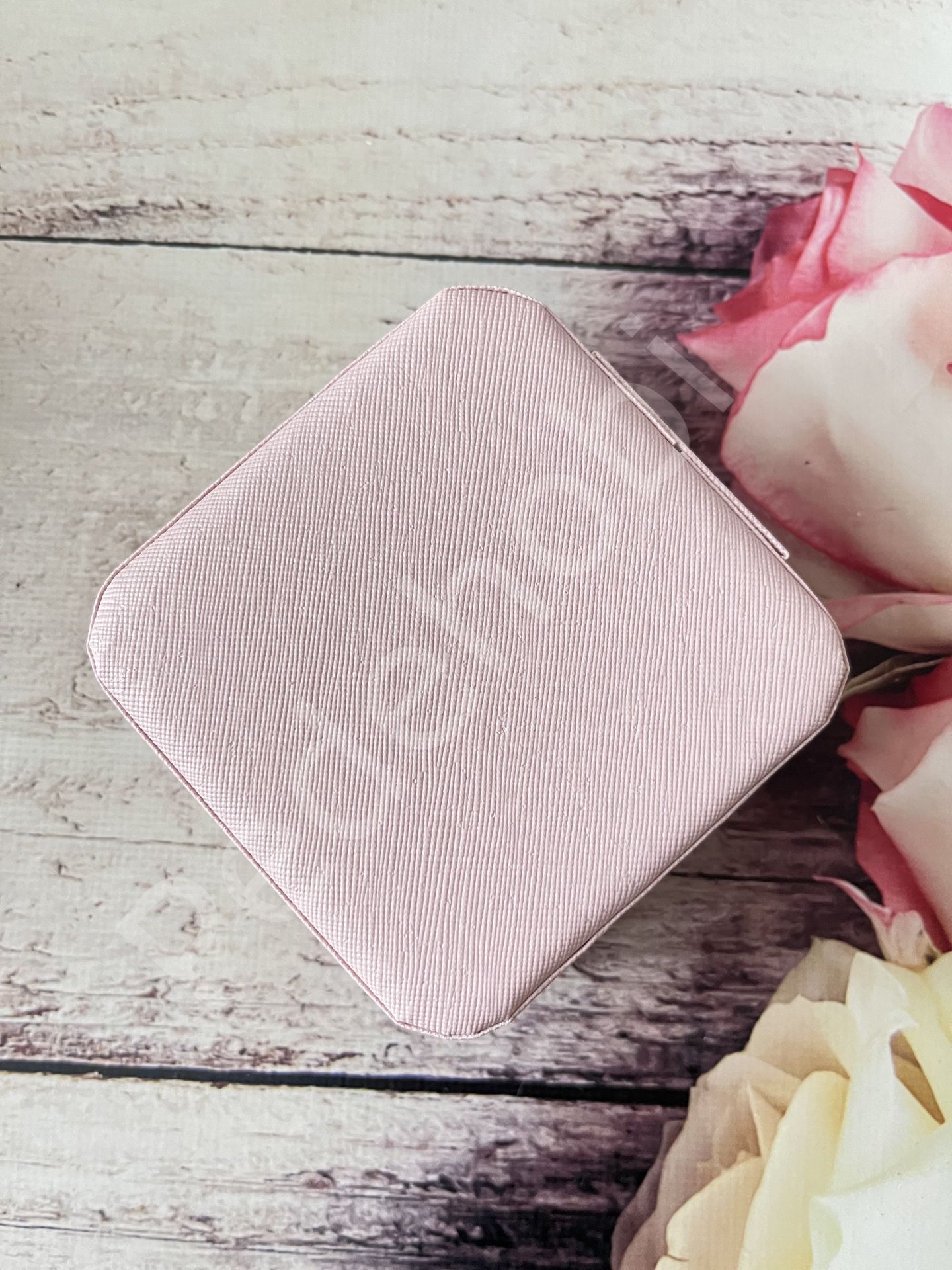 DERİ KUTULU DİKİŞ SETİ PEMBE