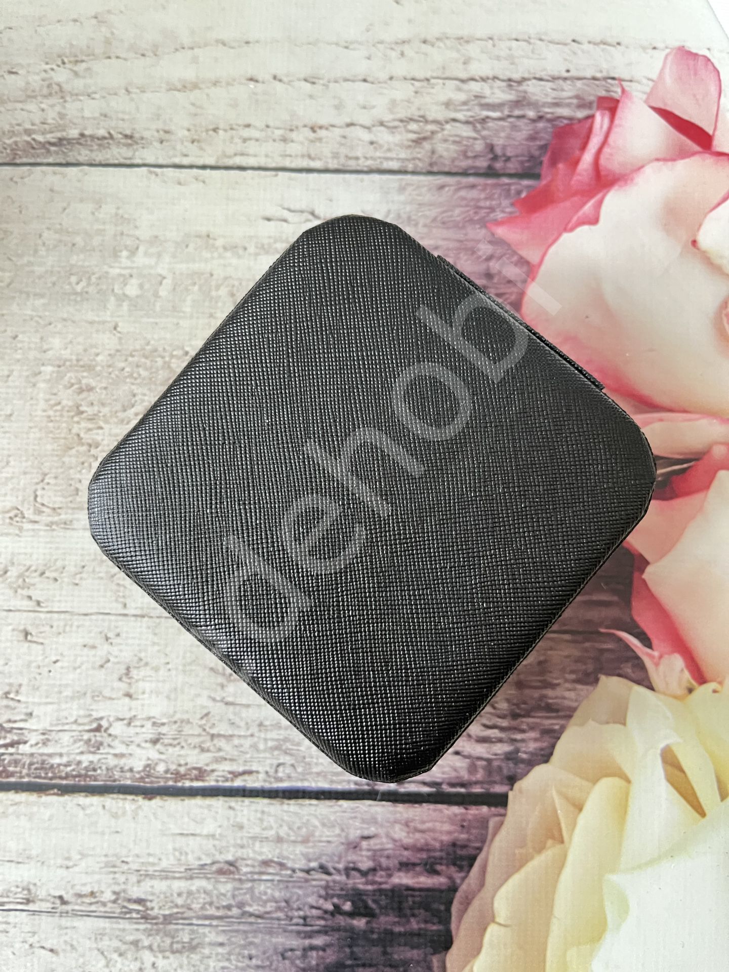 DERİ KUTULU DİKİŞ SETİ SİYAH