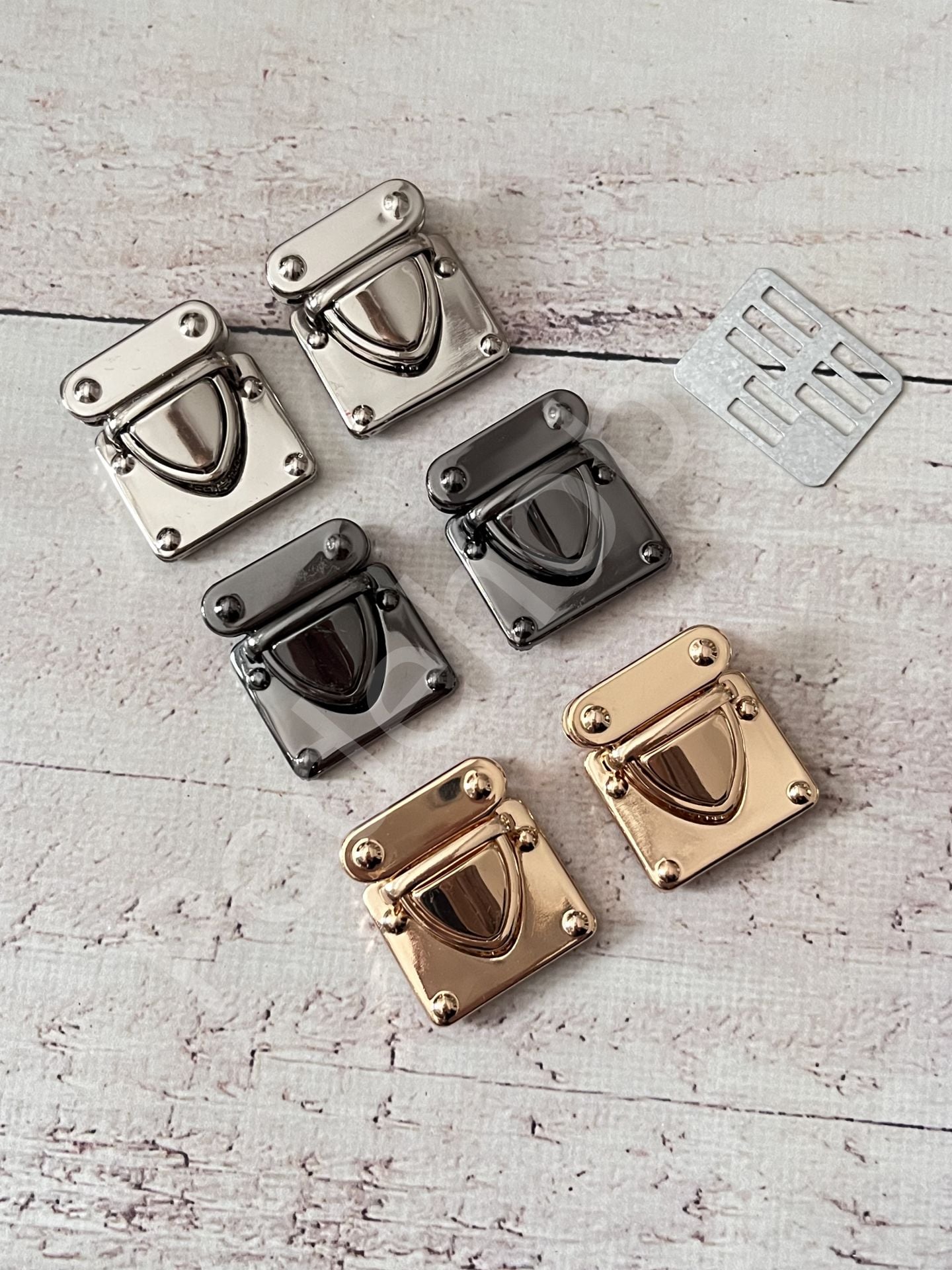 METAL ÇANTA KİLİT 3*3 CM ÜÇGEN