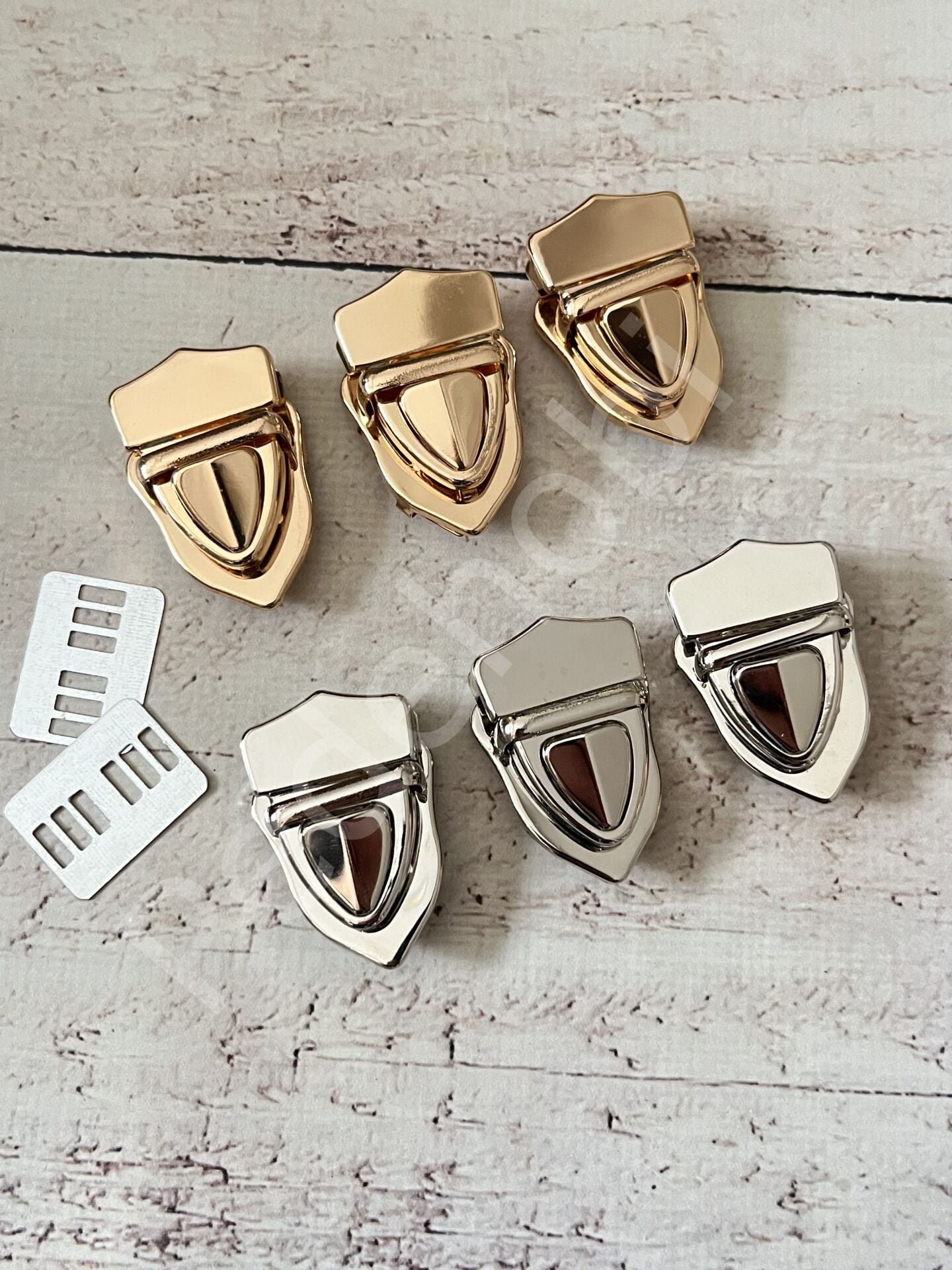 METAL ÇANTA KİLİT 4*3 CM ÜÇGEN