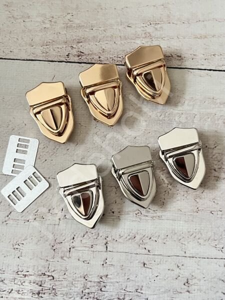 METAL ÇANTA KİLİT 4*3 CM ÜÇGEN