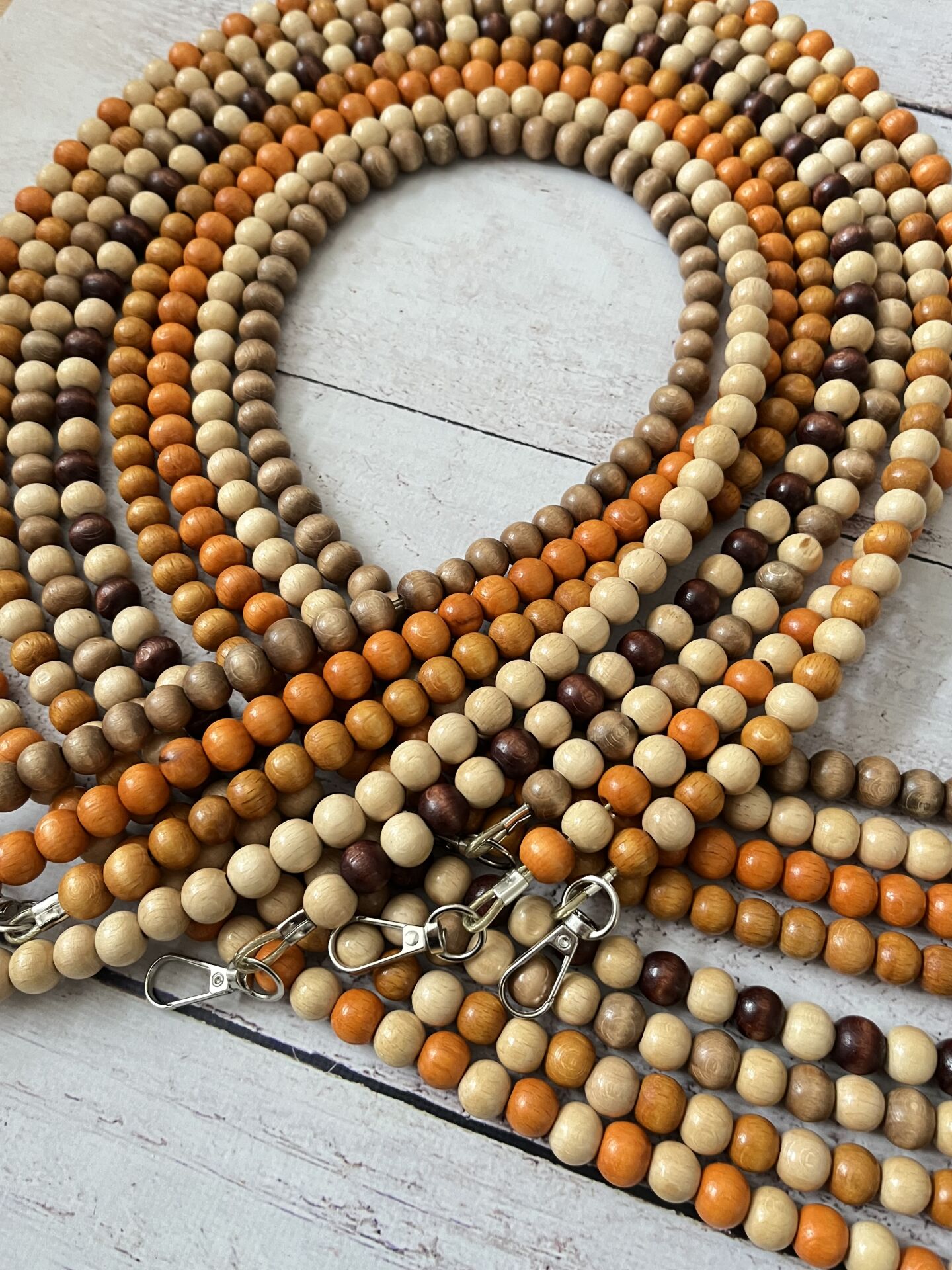 GÜMÜŞ KANCALI 120 CM AHŞAP BONCUKLU ÇANTA ASKISI