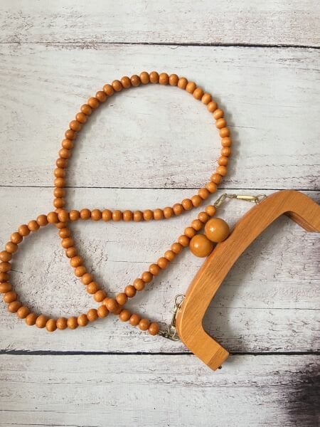 GÜMÜŞ KANCALI 120 CM AHŞAP BONCUKLU ÇANTA ASKISI