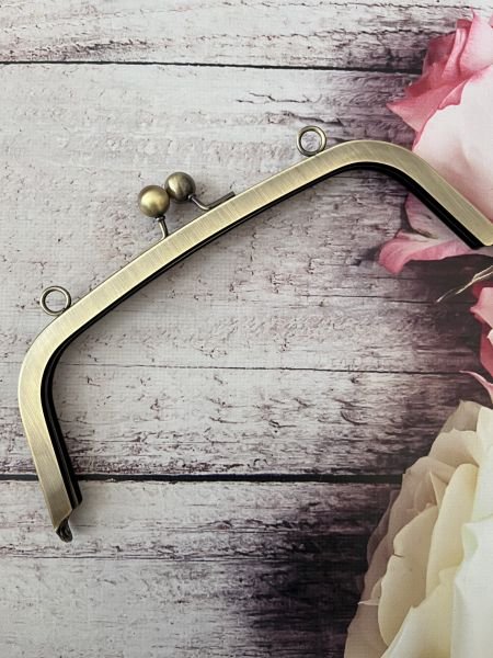 METAL İÇTEN VİDALI TOKALI BURS 21 CM M-7