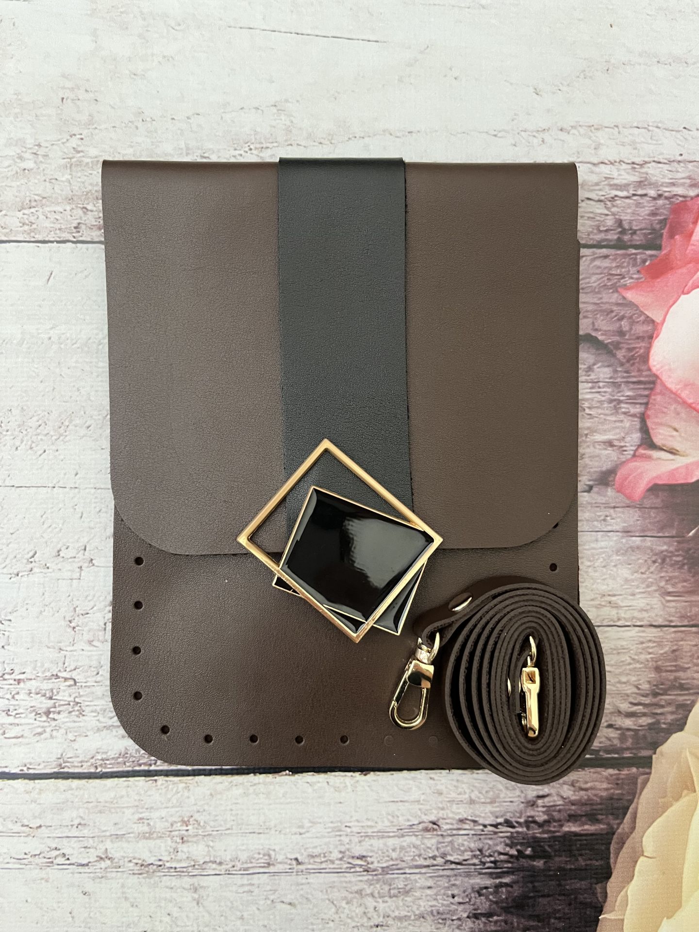 KARE TOKALI ÇANTA KİTİ 15 CM kahve